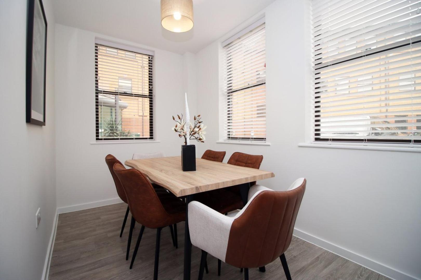 Apartment Modern Two Br | Free Parking *