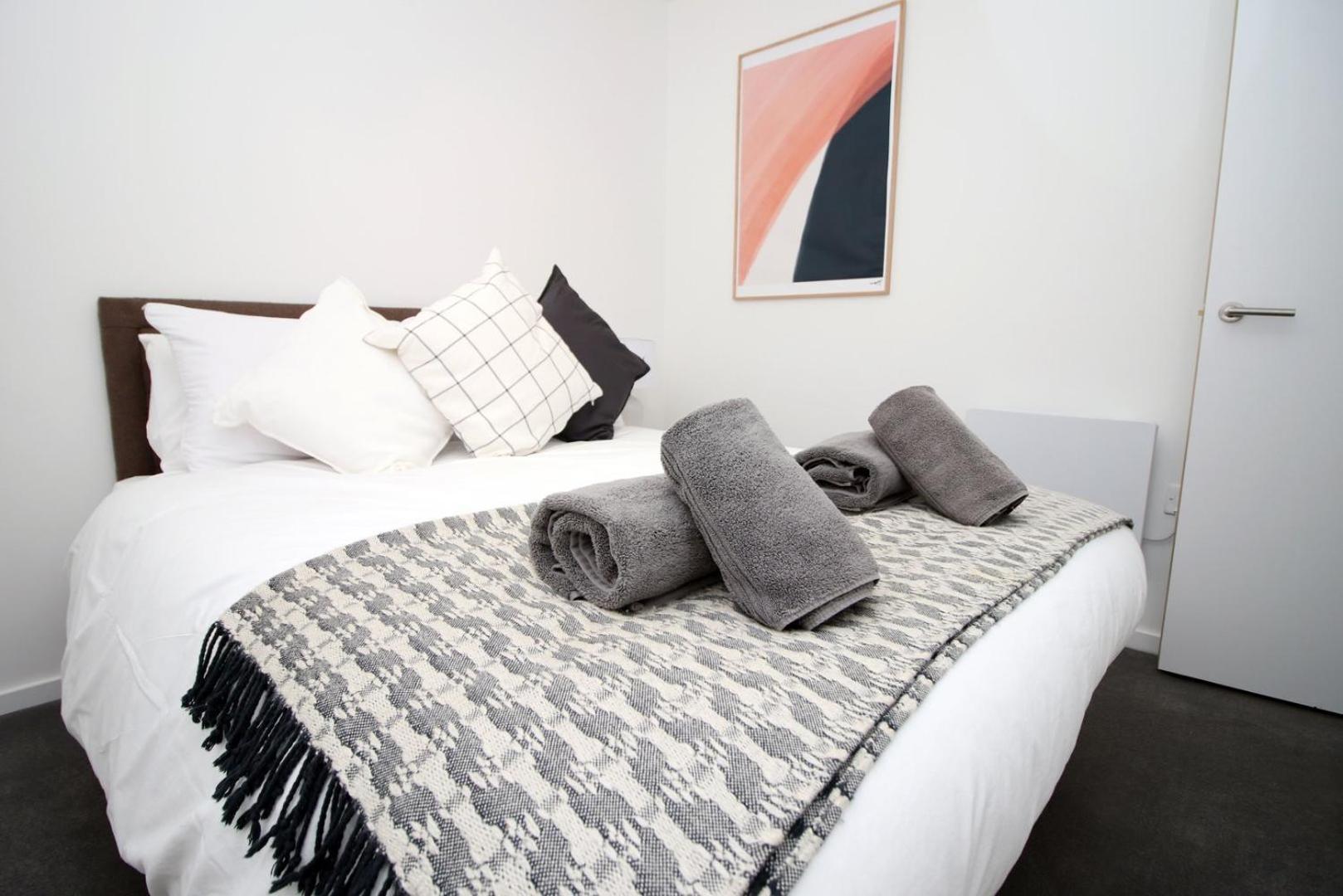 Modern Two Br | Free Parking *