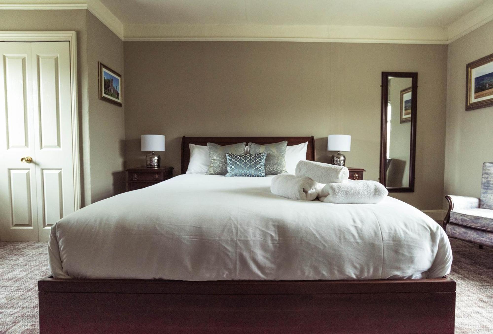 Inn The Greyhound 4*