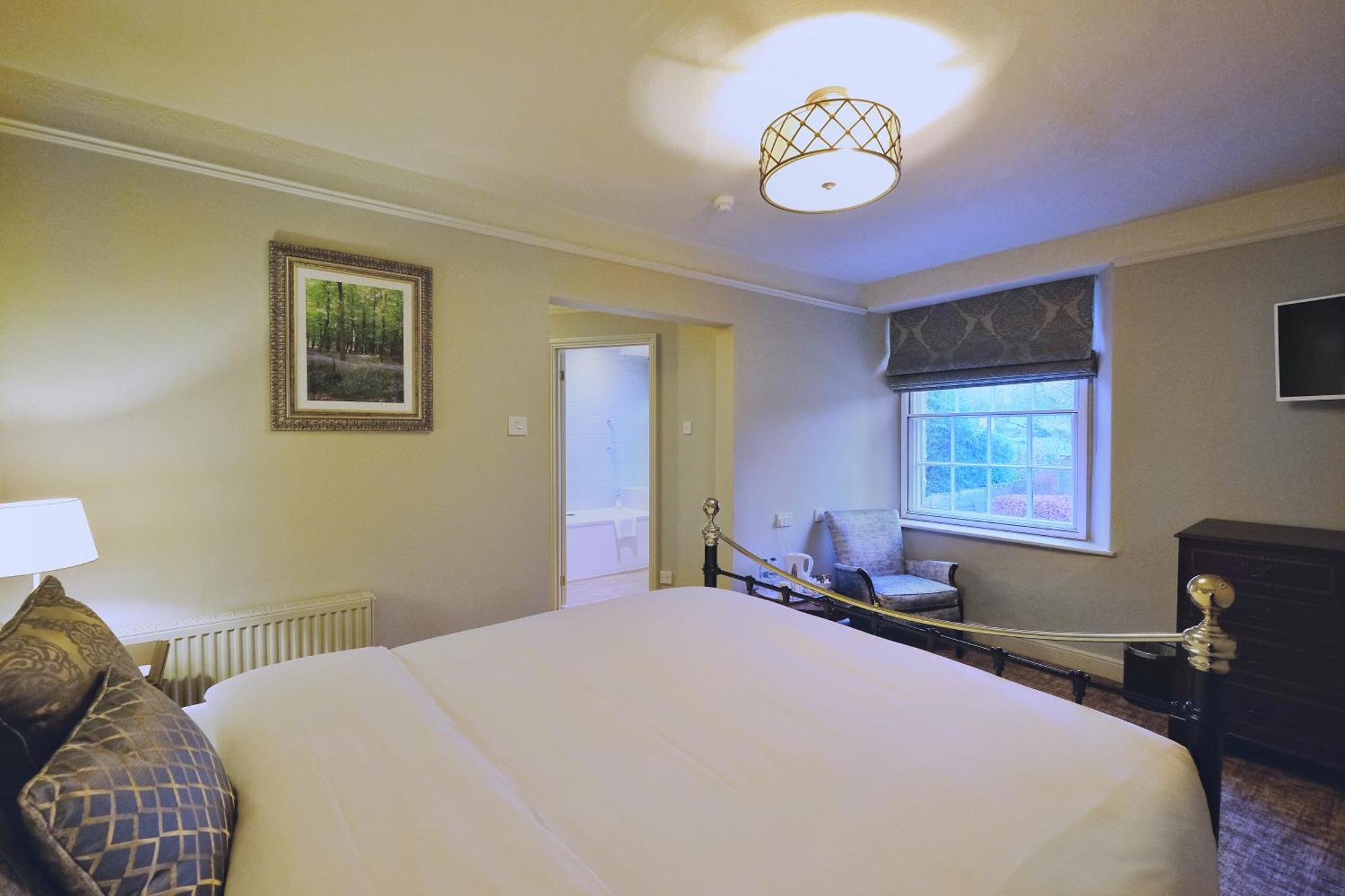 Inn The Greyhound 4*