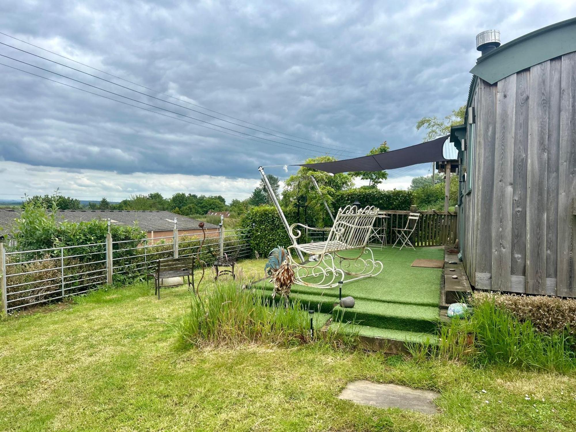 Willowbank Shepherds Hut *