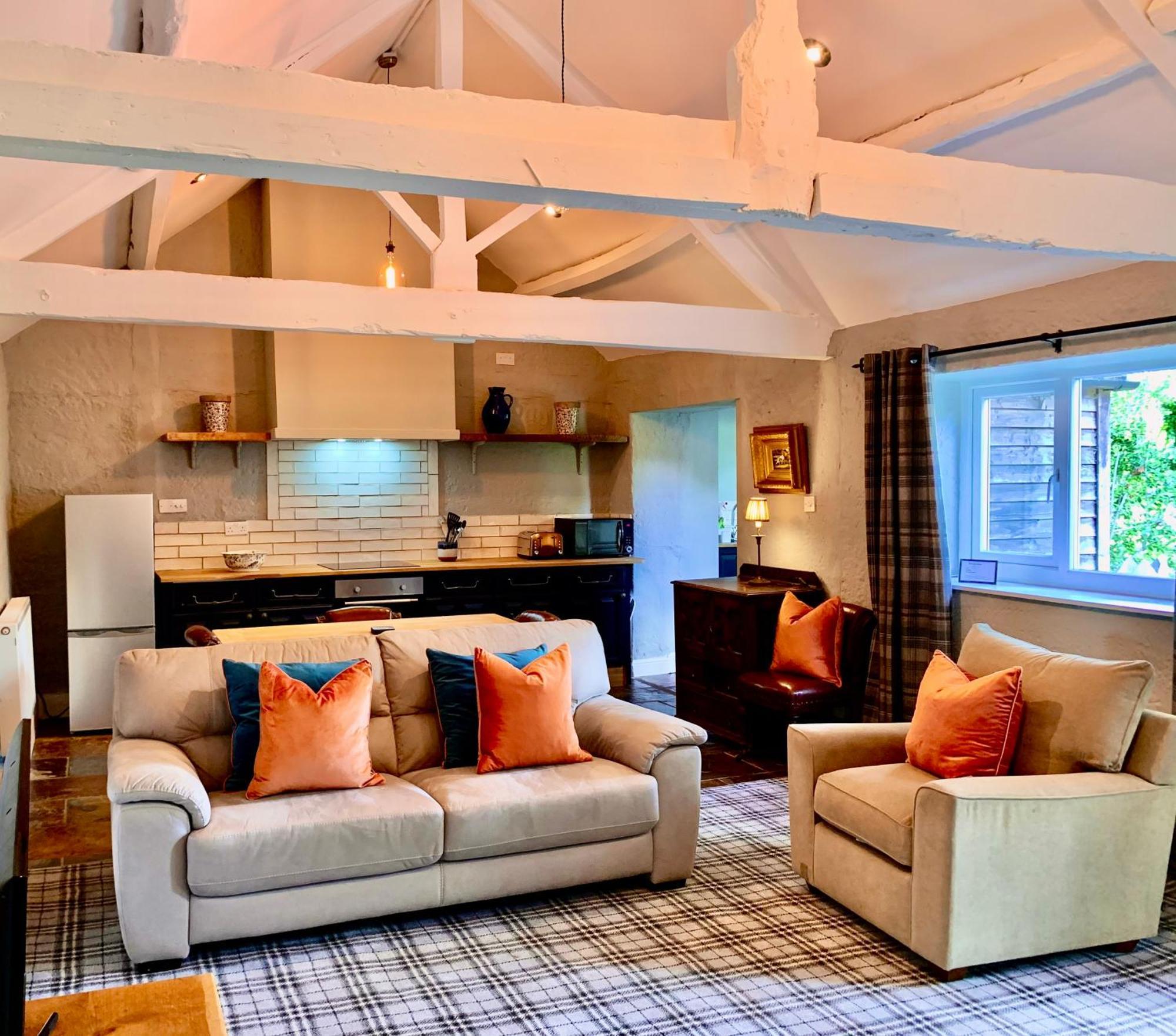 Octon Luxury 1 And 2 Bedroom 1 Mile From Centre *