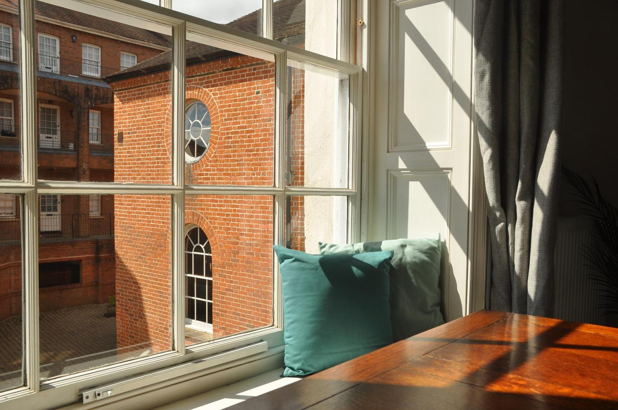 Apartment In Georgian Town House *
