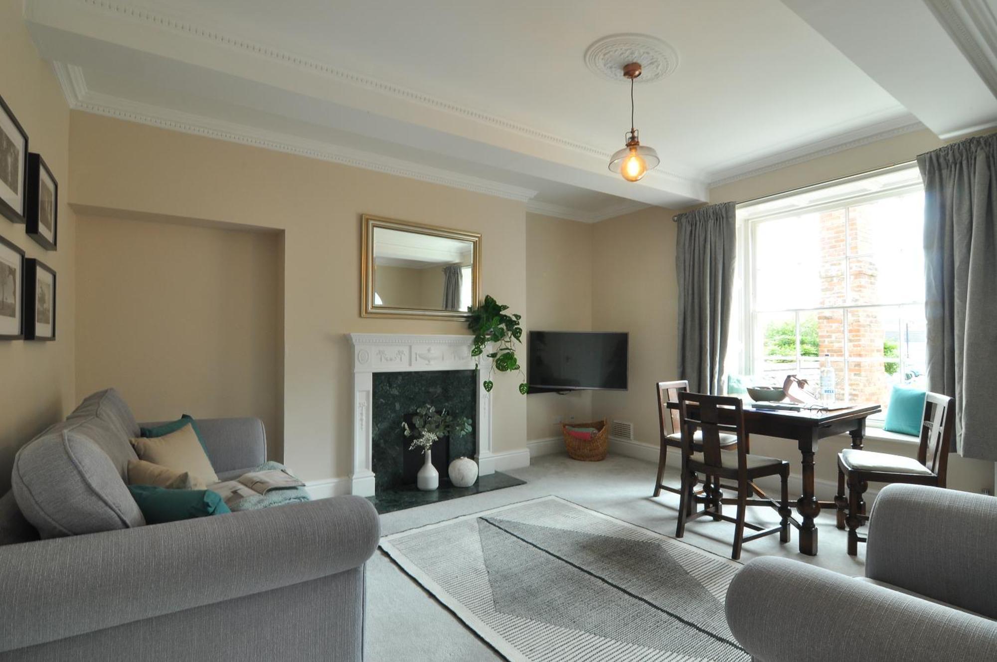 In Georgian Town House Apartment