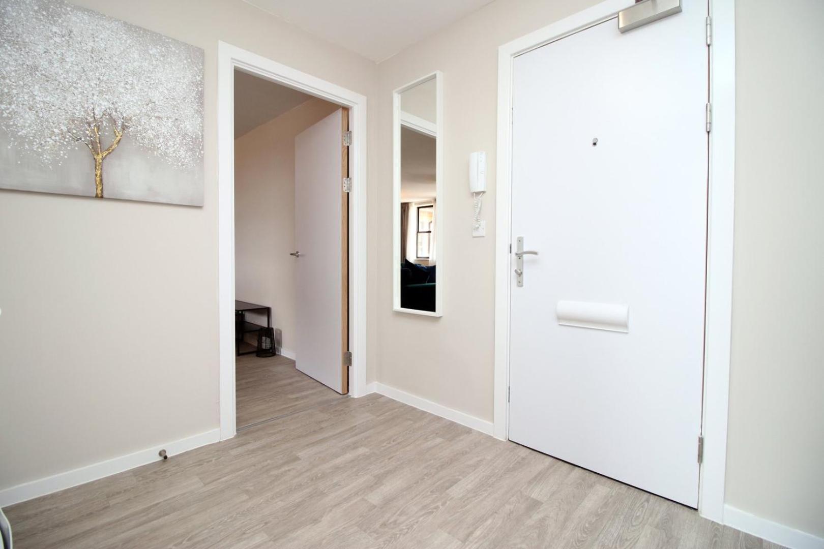 Elegant 2br W/ Pool Table In Prime Location Apartment