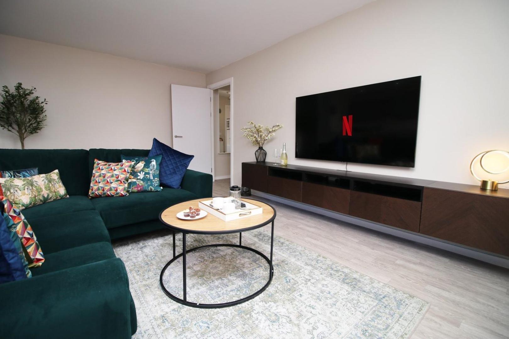 Apartment Elegant 2br W/ Pool Table In Prime Location