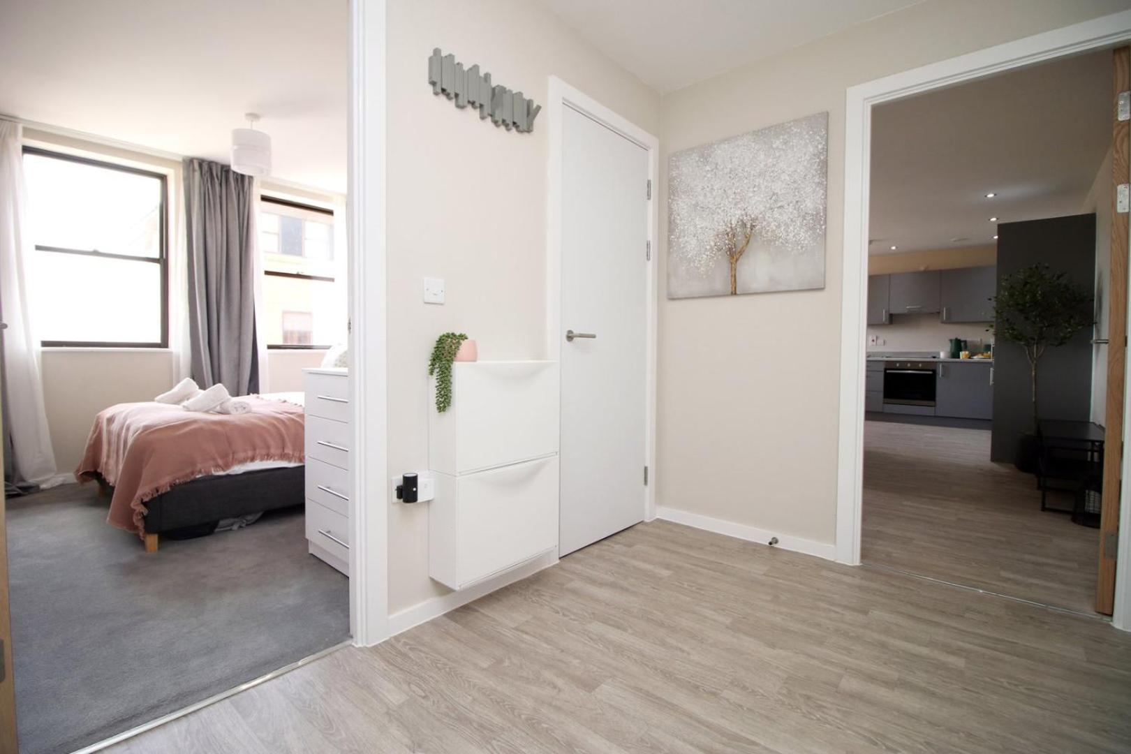 Apartment Elegant 2br W/ Pool Table In Prime Location *