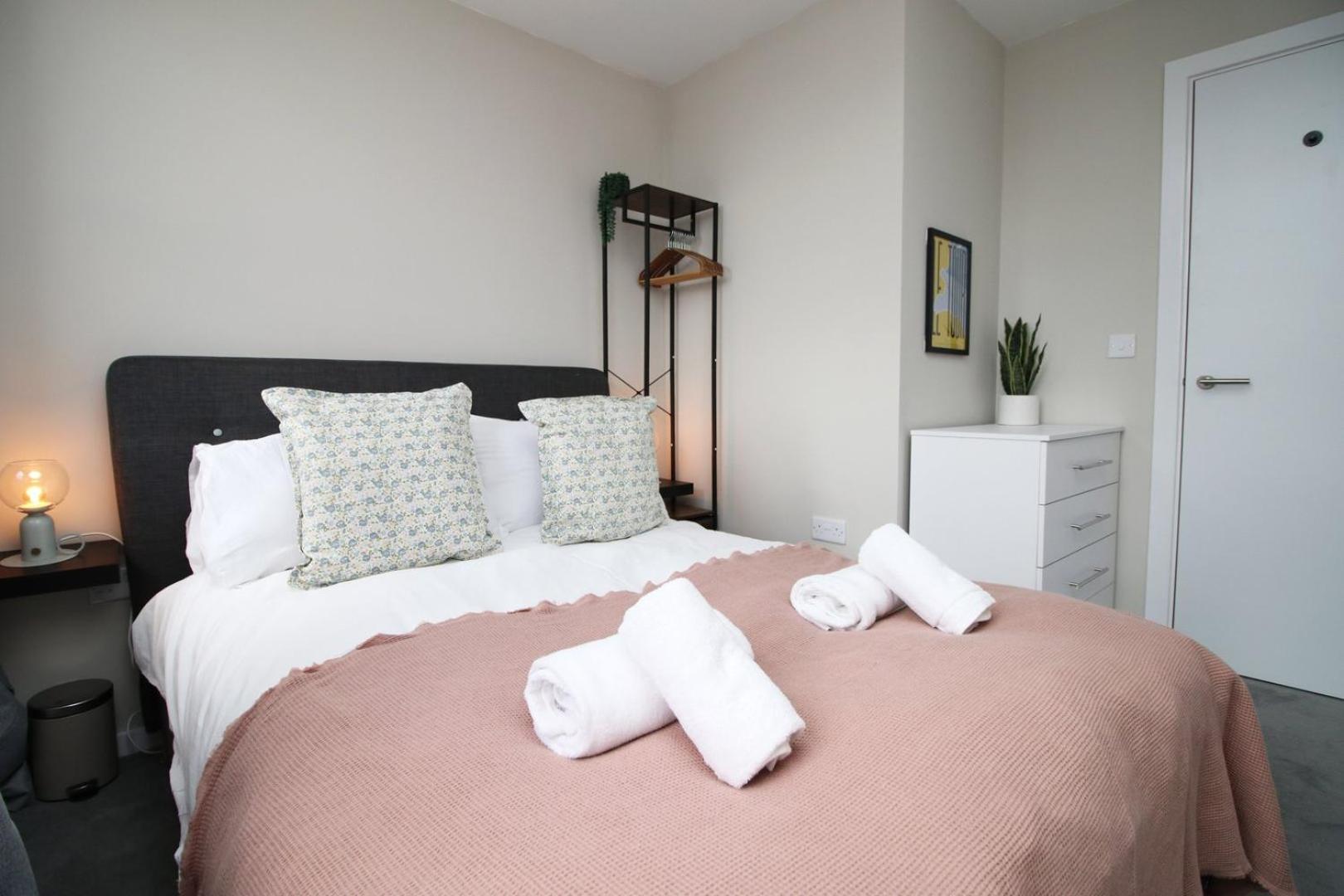 Elegant 2br W/ Pool Table In Prime Location Taunton