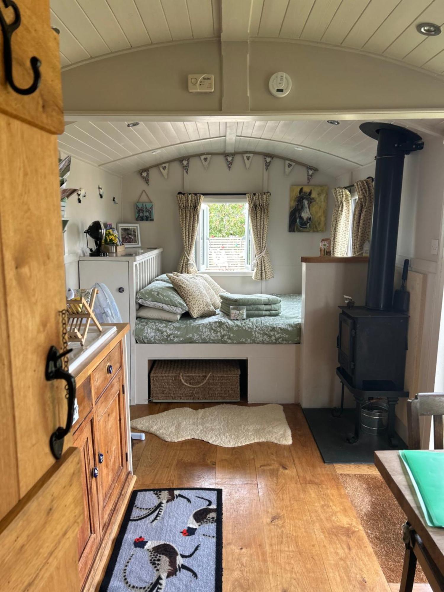 Willowbank Shepherds Hut Taunton