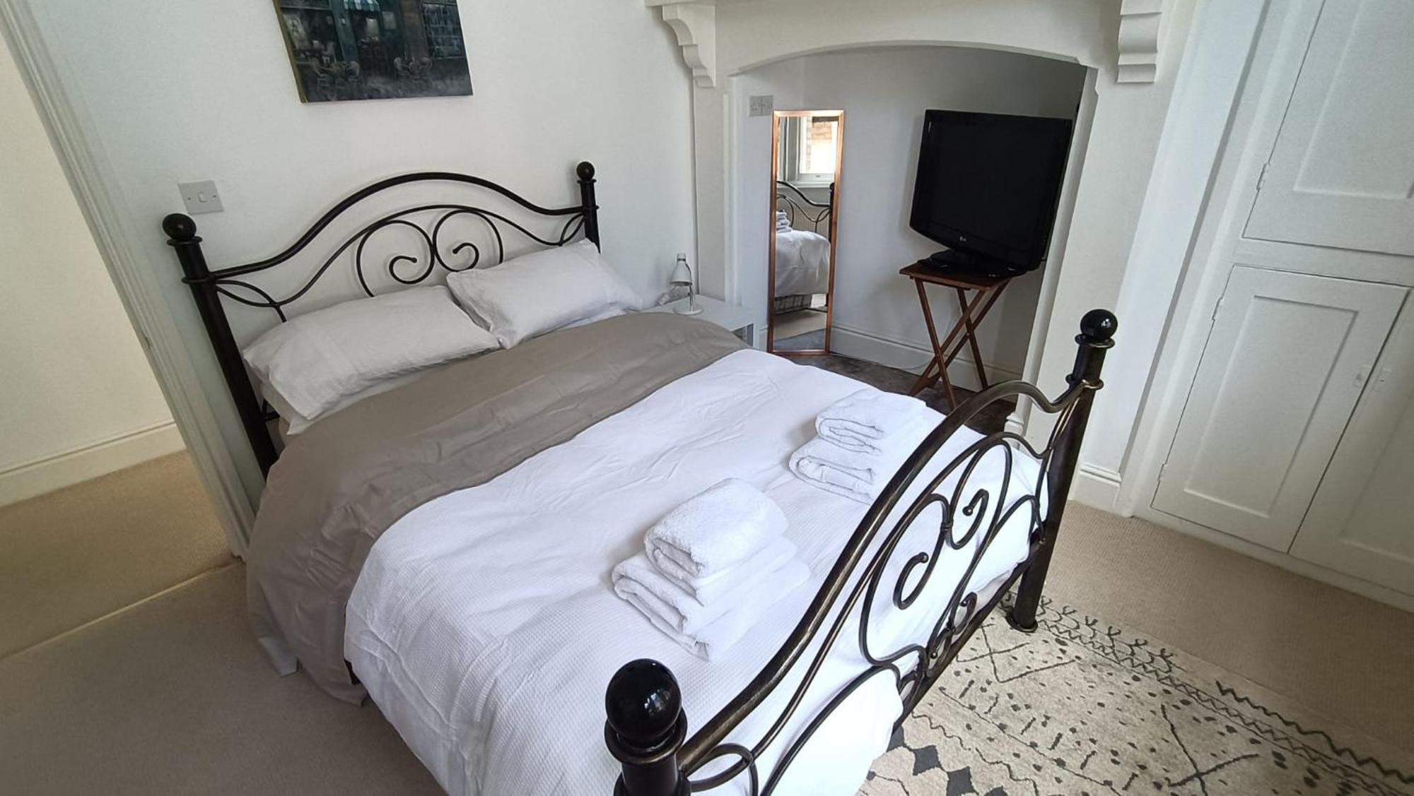 Spacious 2 Bedroom Apartment Taunton