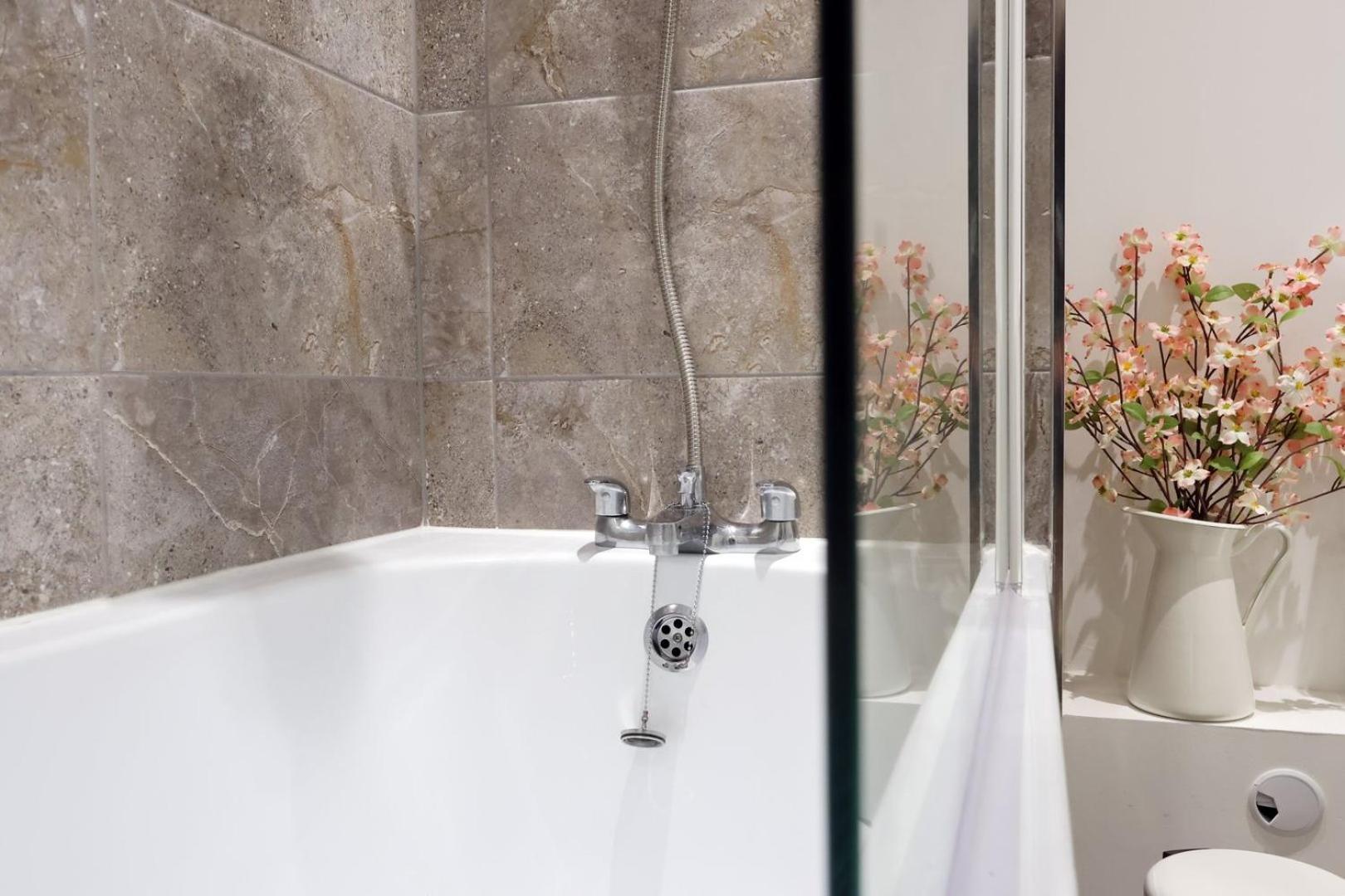 Modern Comfort Near Castle St With Wifi & Parking! * Taunton