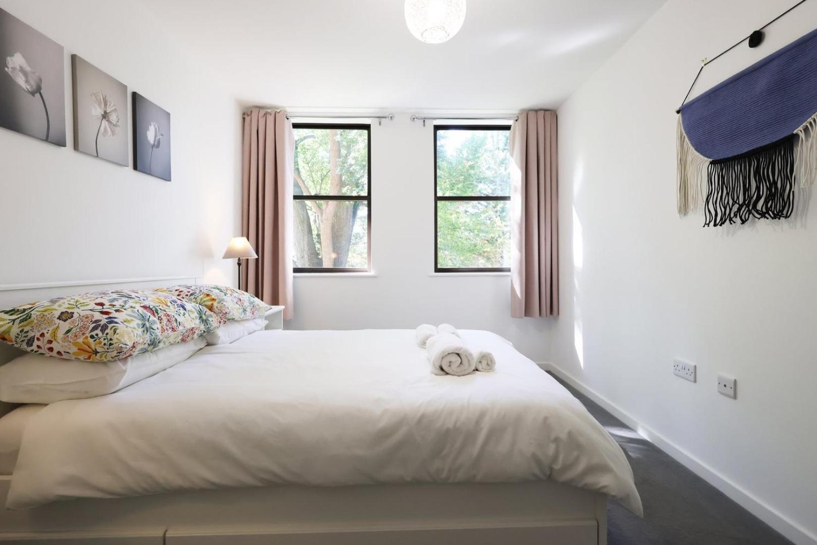 Modern Comfort Near Castle St With Wifi & Parking! *