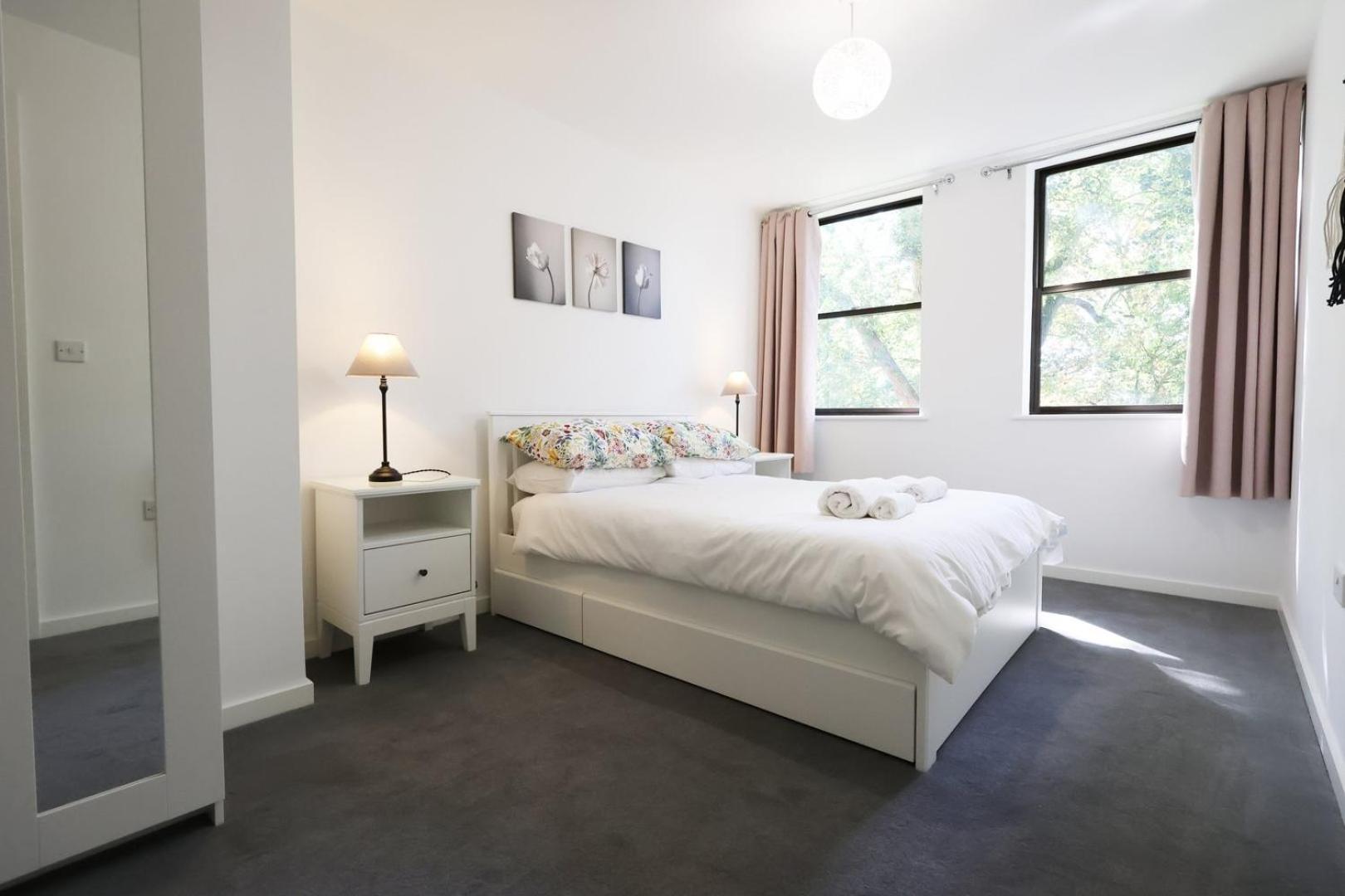 Modern Comfort Near Castle St With Wifi & Parking! Apartment
