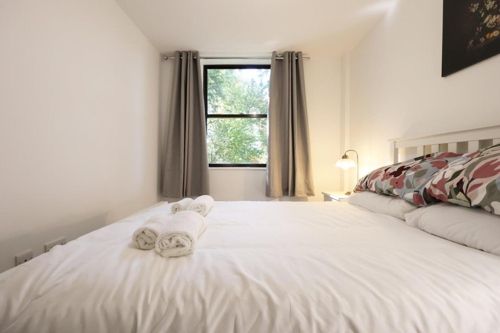 Modern Comfort Near Castle St With Wifi & Parking!