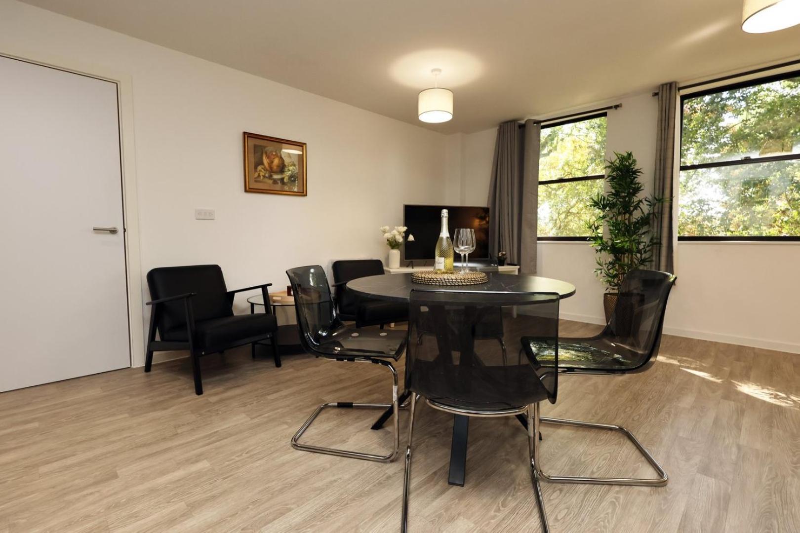 Apartment Modern Comfort Near Castle St With Wifi & Parking!