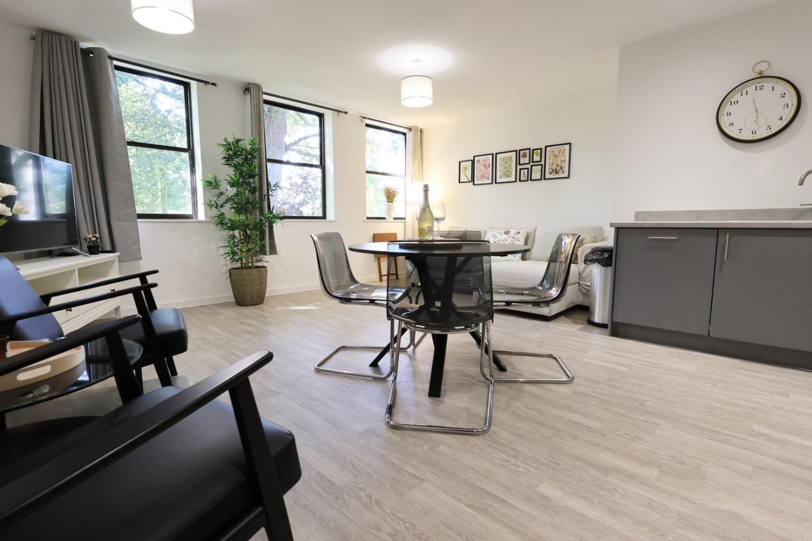 Apartment Modern Comfort Near Castle St With Wifi & Parking! Taunton