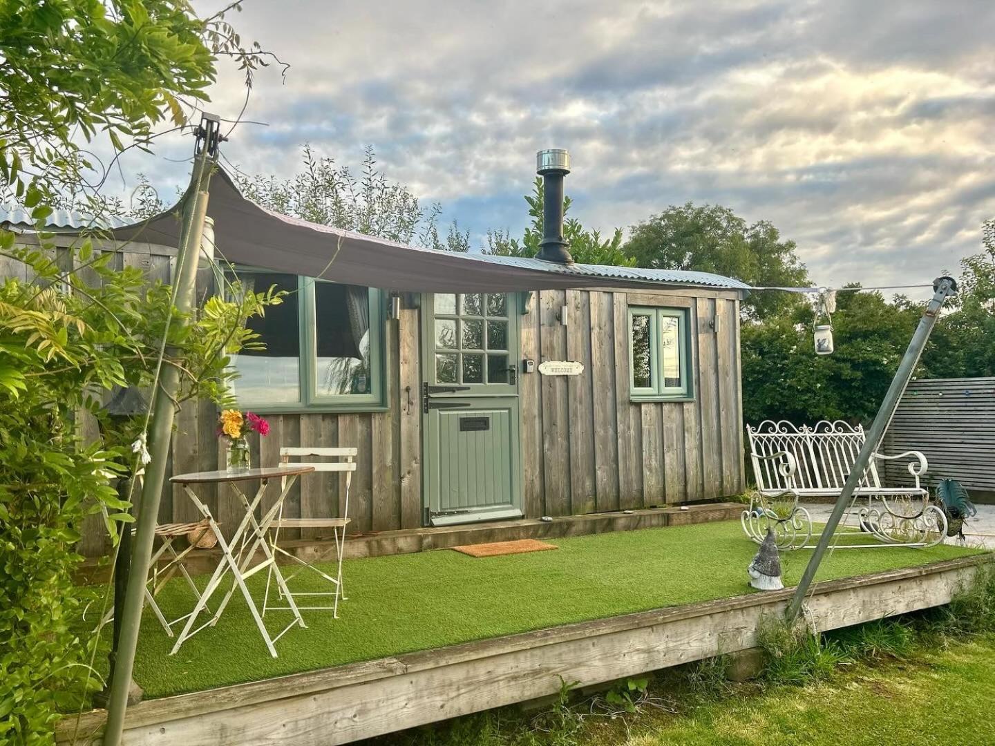 Willowbank Shepherds Hut *