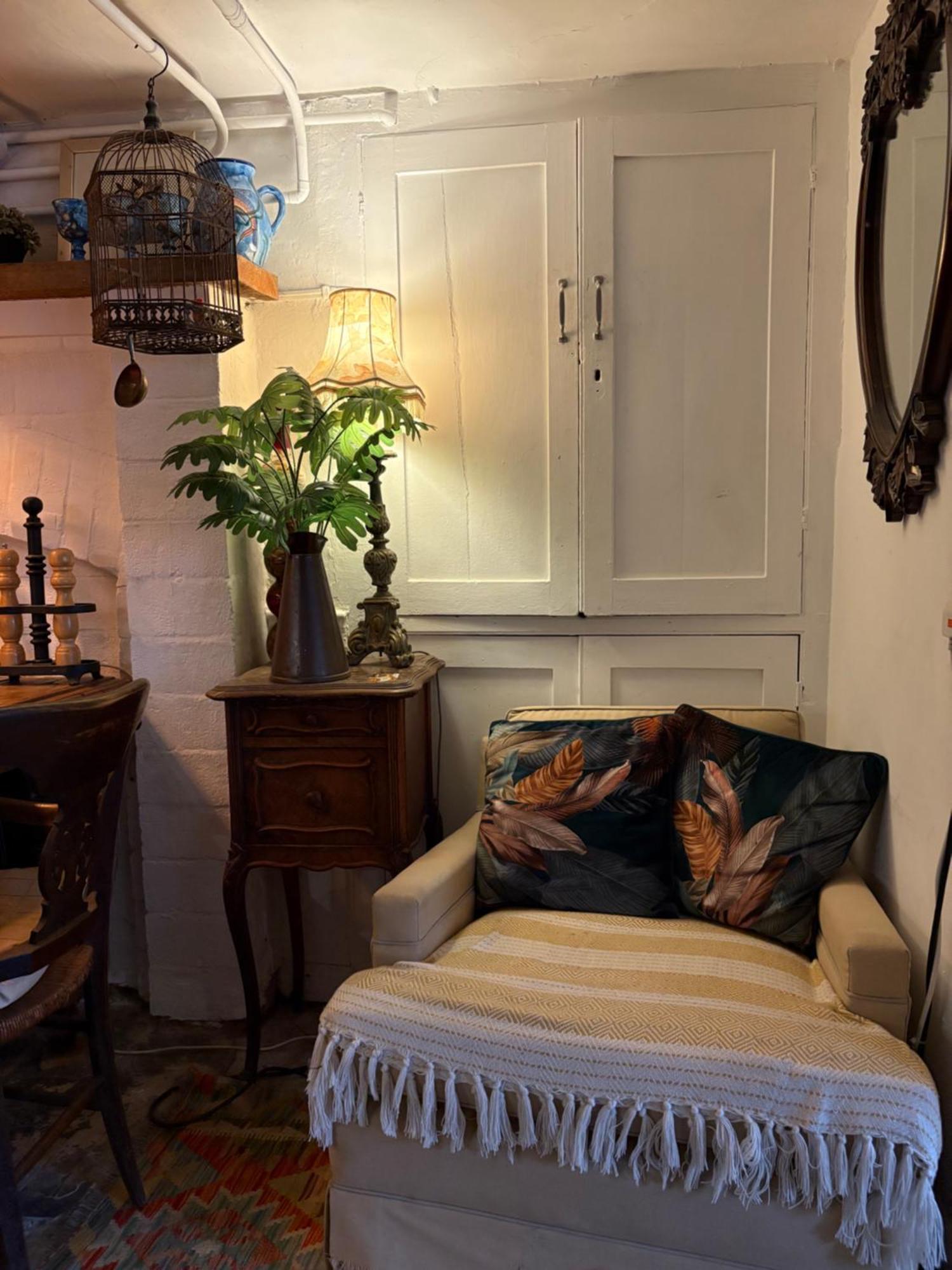 Charming Historic Apartment Adjoining Beautiful Central Taunton Park Apartment Taunton