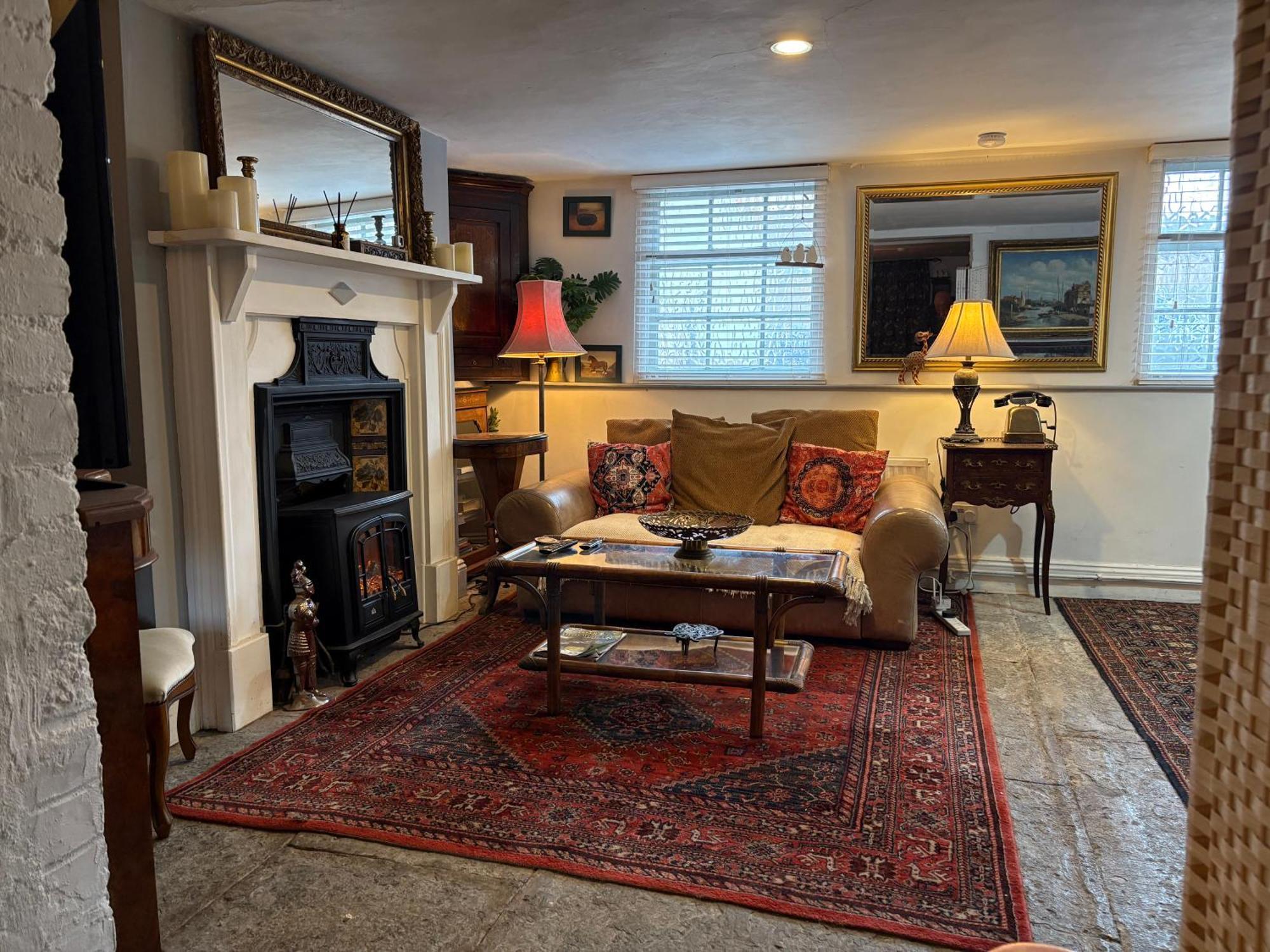 Charming Historic Apartment Adjoining Beautiful Central Taunton Park Taunton