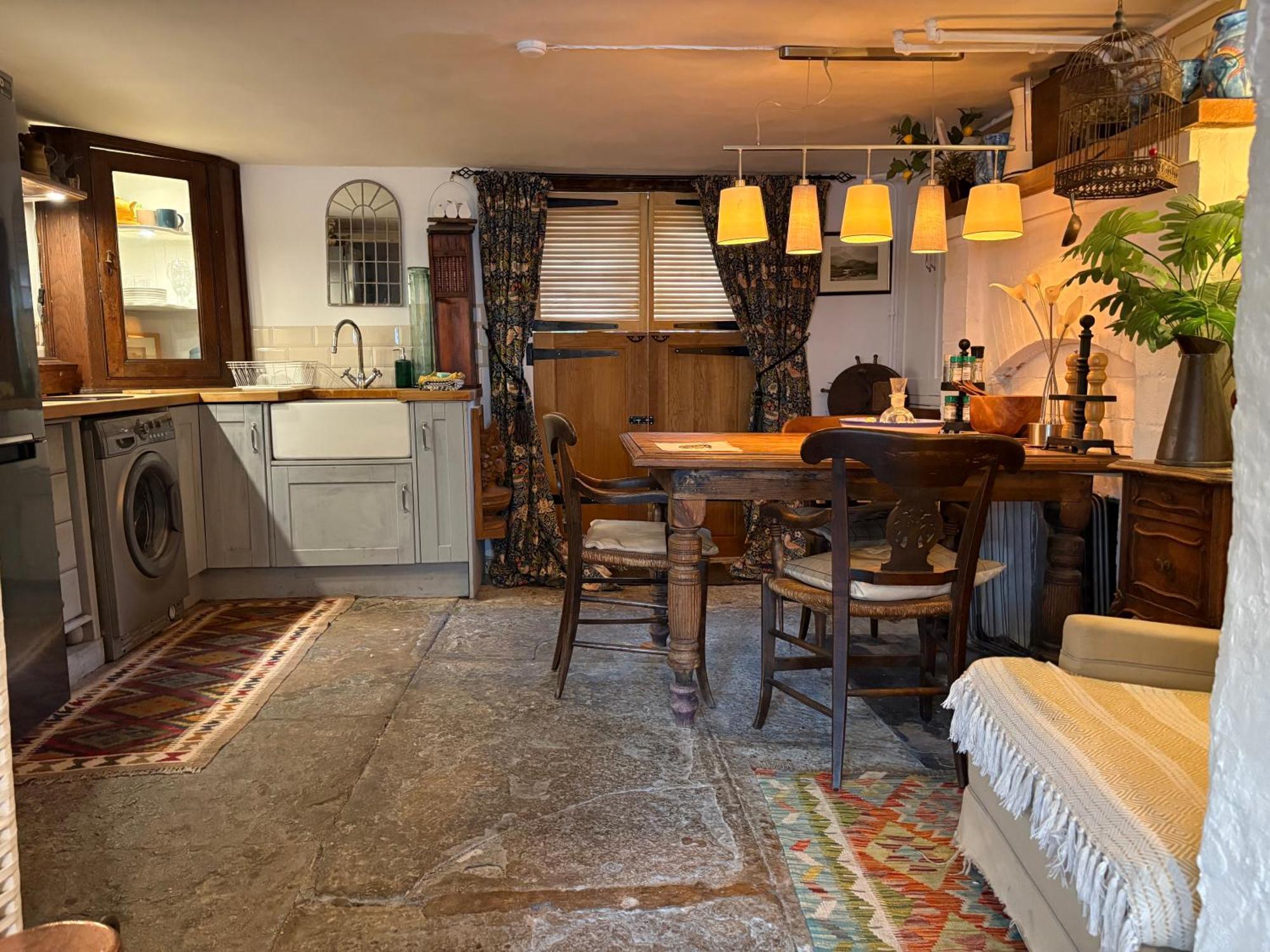 Charming Historic Apartment Adjoining Beautiful Central Taunton Park * Taunton