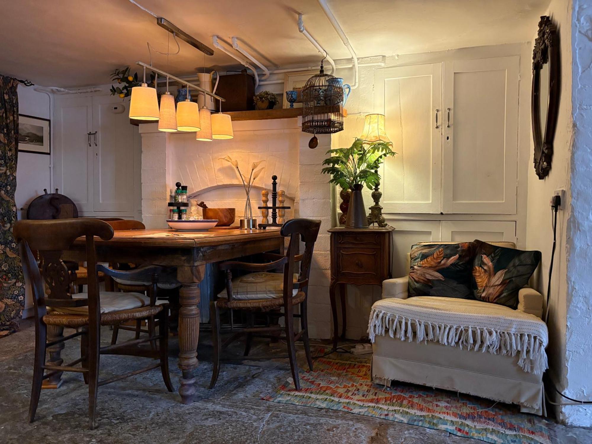 Charming Historic Apartment Adjoining Beautiful Central Taunton Park