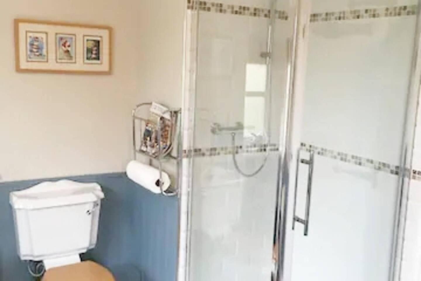 5-bed - Sleeps 12 Pool Garden & Play Area Taunton