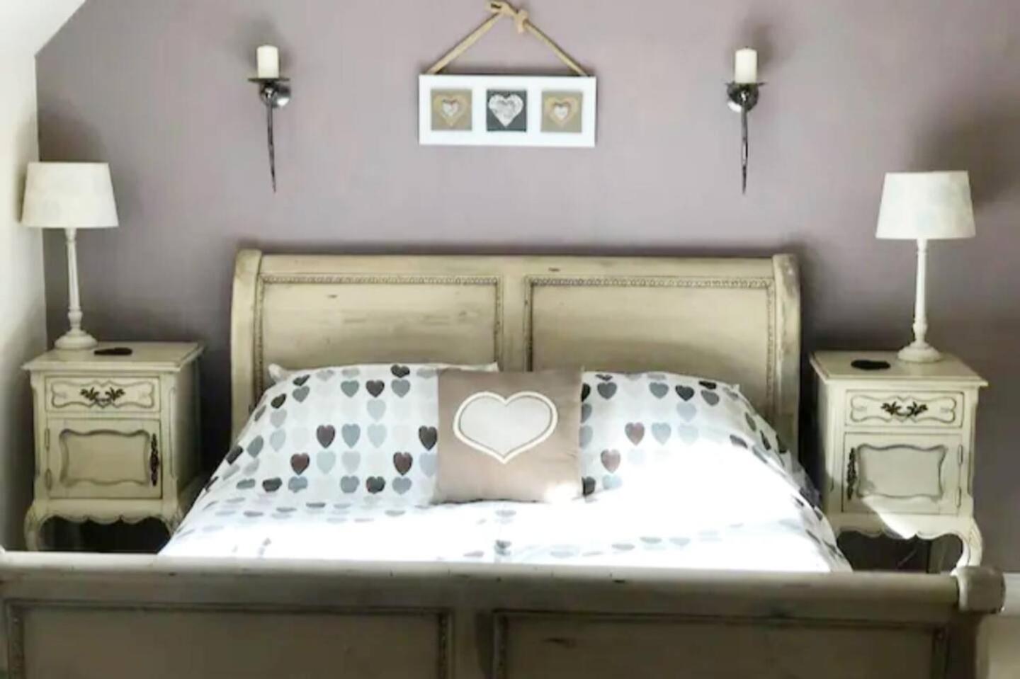 Holiday home 5-bed - Sleeps 12 Pool Garden & Play Area
