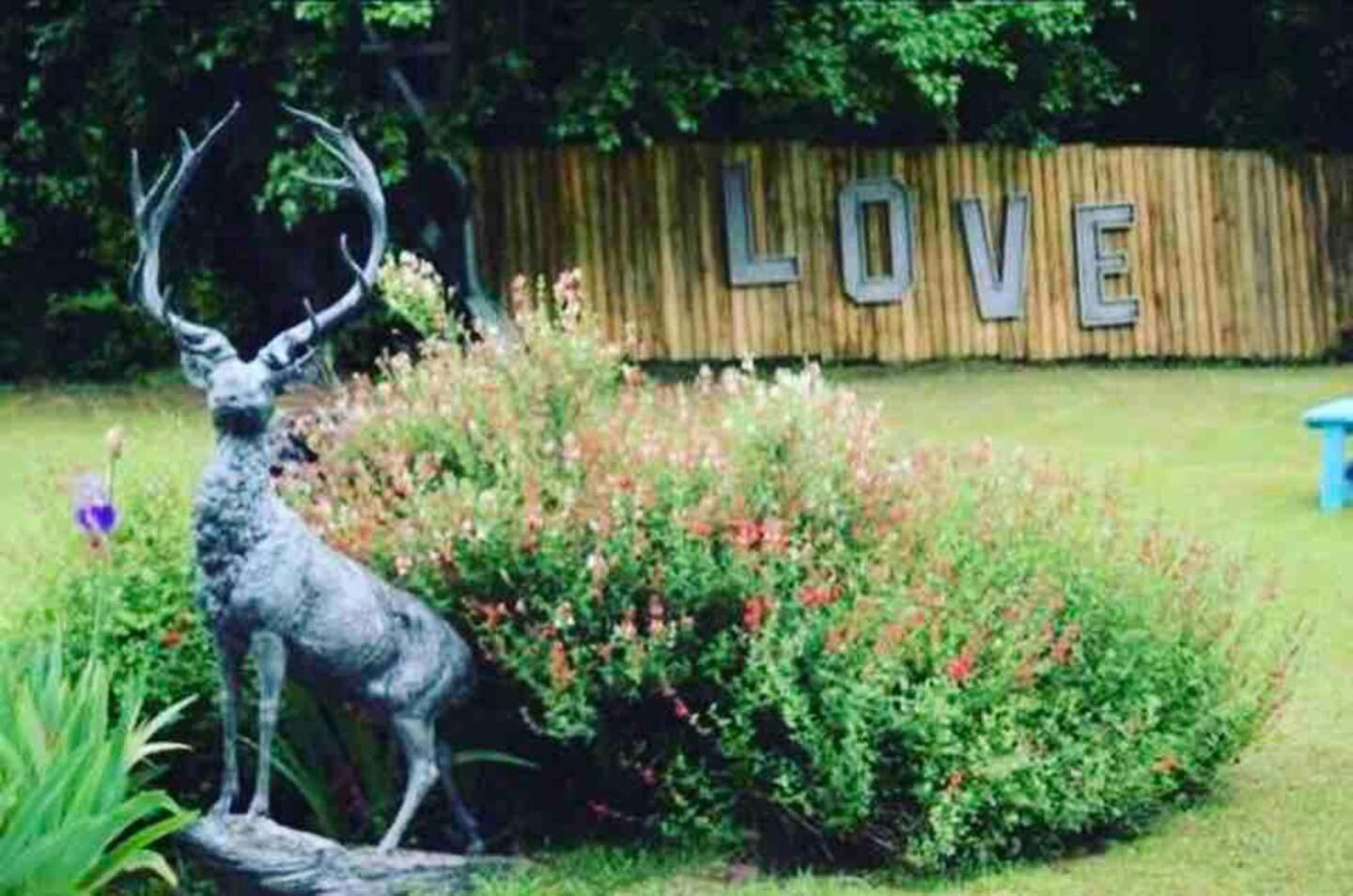 Holiday home 5-bed - Sleeps 12 Pool Garden & Play Area *