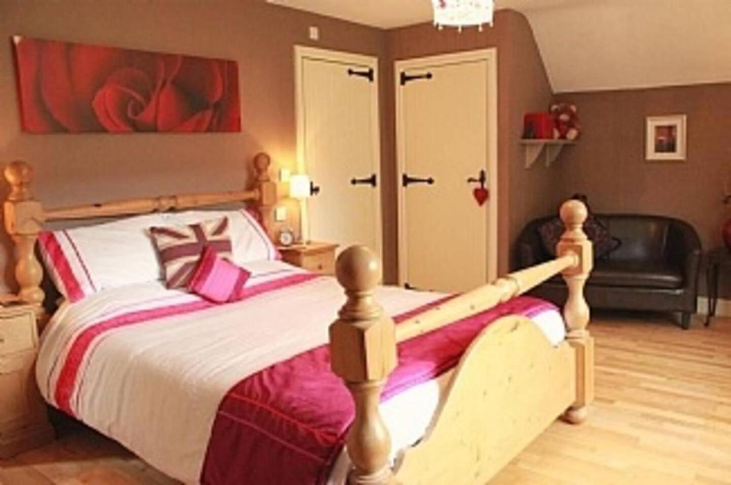 Holiday home 5-bed - Sleeps 12 Pool Garden & Play Area Taunton