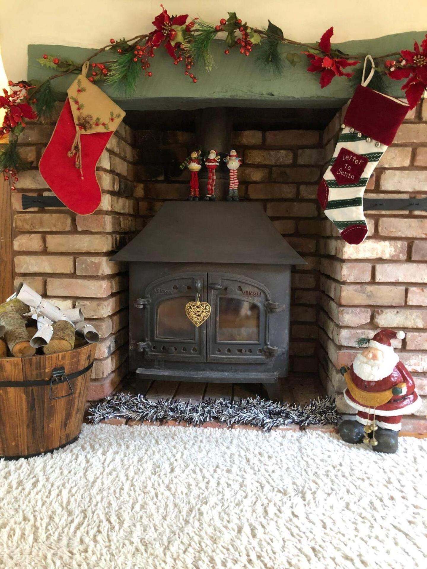 5-bed - Sleeps 12 Pool Garden & Play Area * Taunton