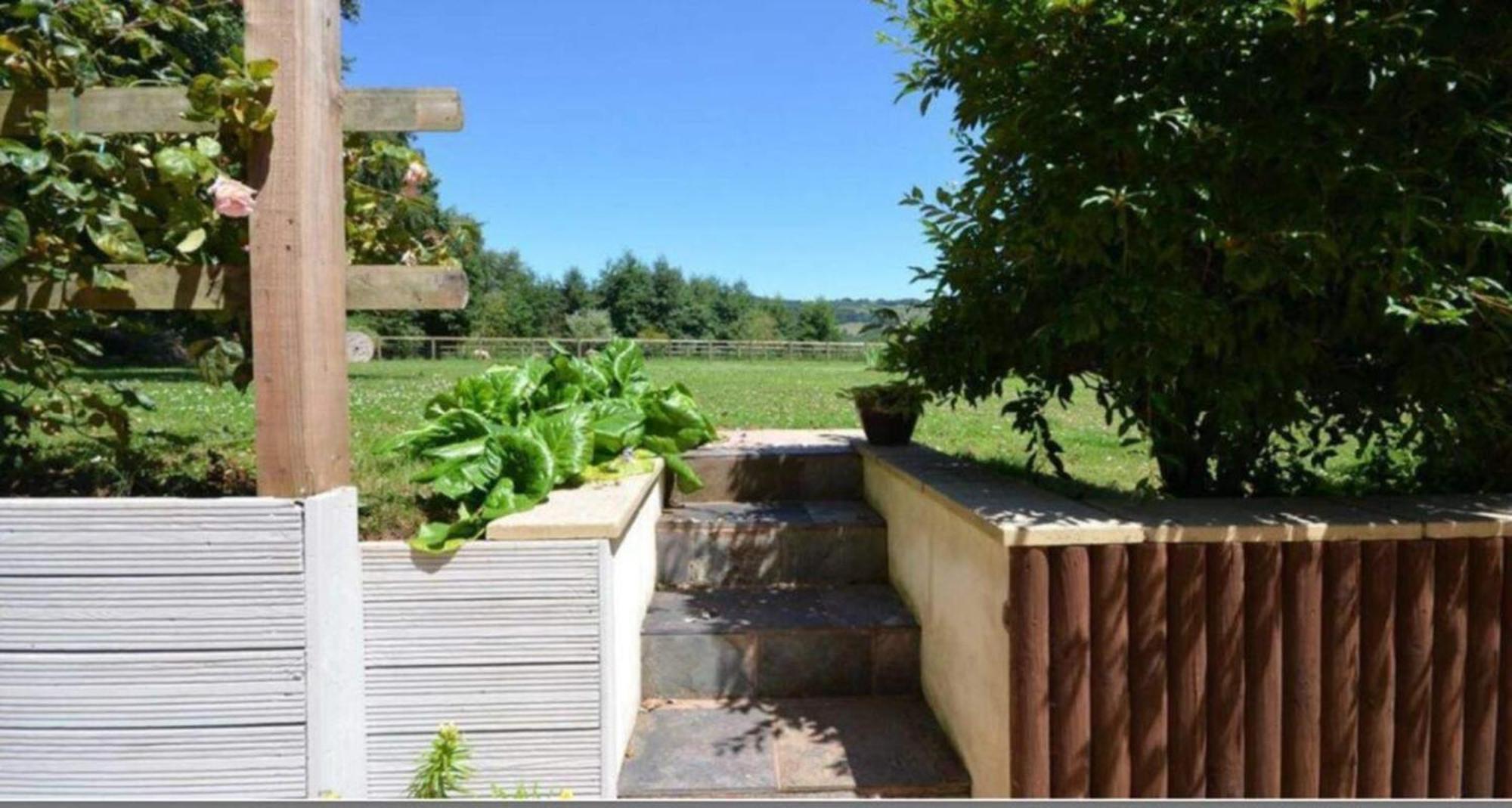 Holiday home 5-bed - Sleeps 12 Pool Garden & Play Area *