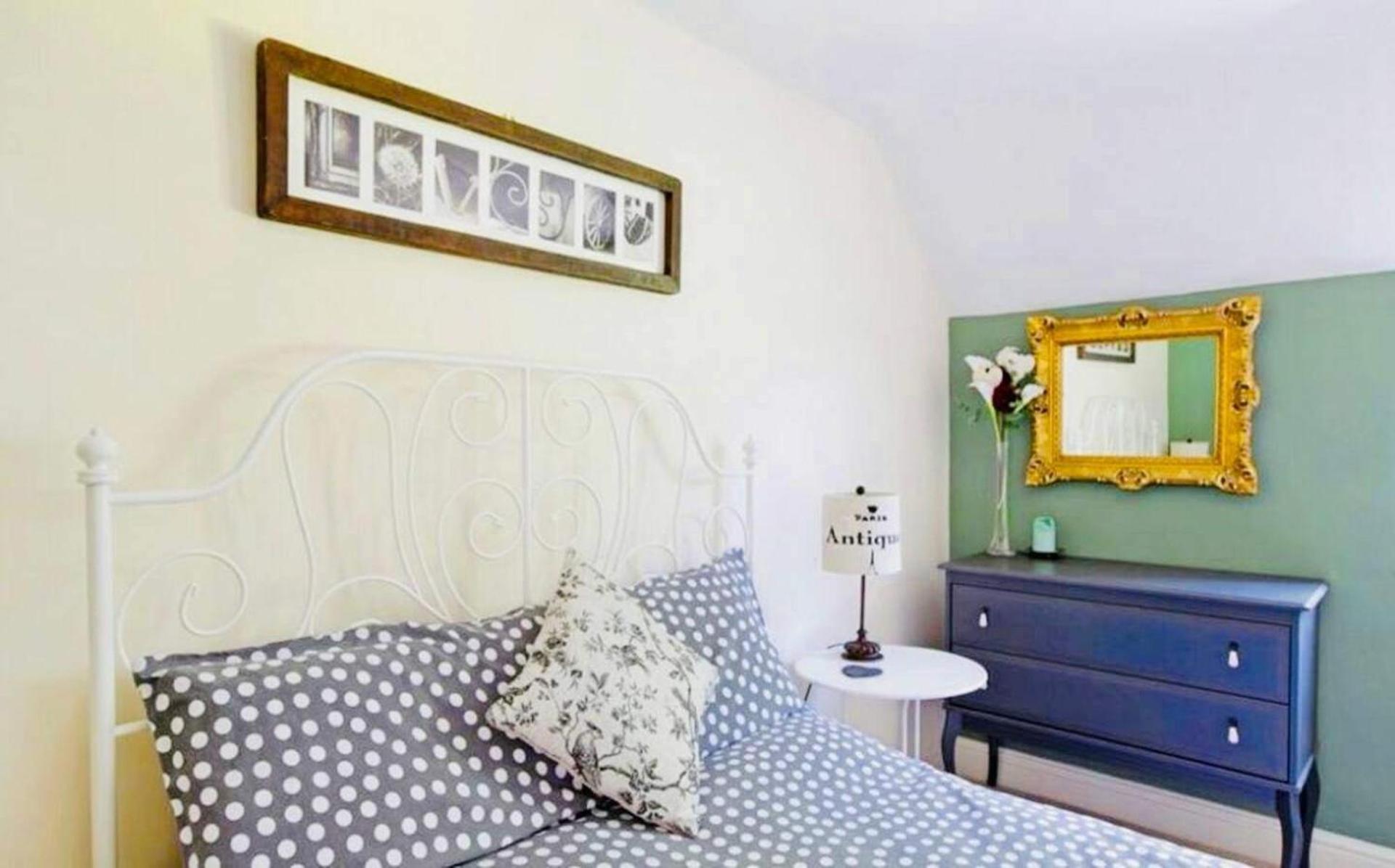 5-bed - Sleeps 12 Pool Garden & Play Area