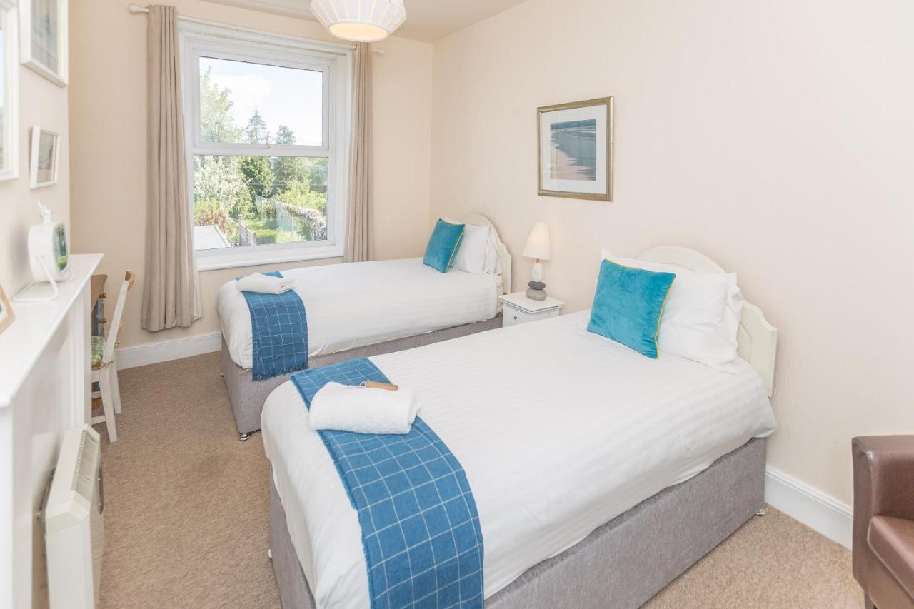 Lowdens Guest house Taunton