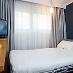 Holiday Inn Express Taunton East By Ihg