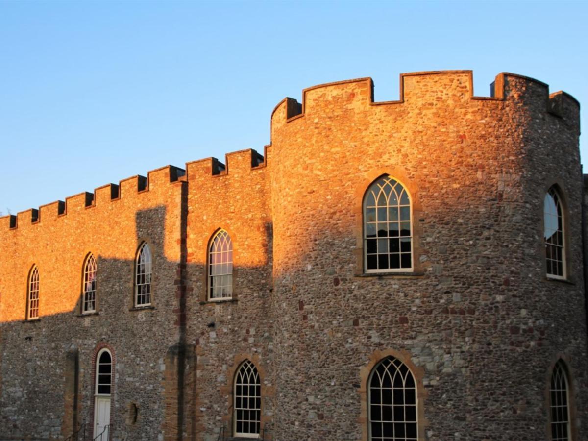 Royal Ashton Townhouse - 2* Taunton