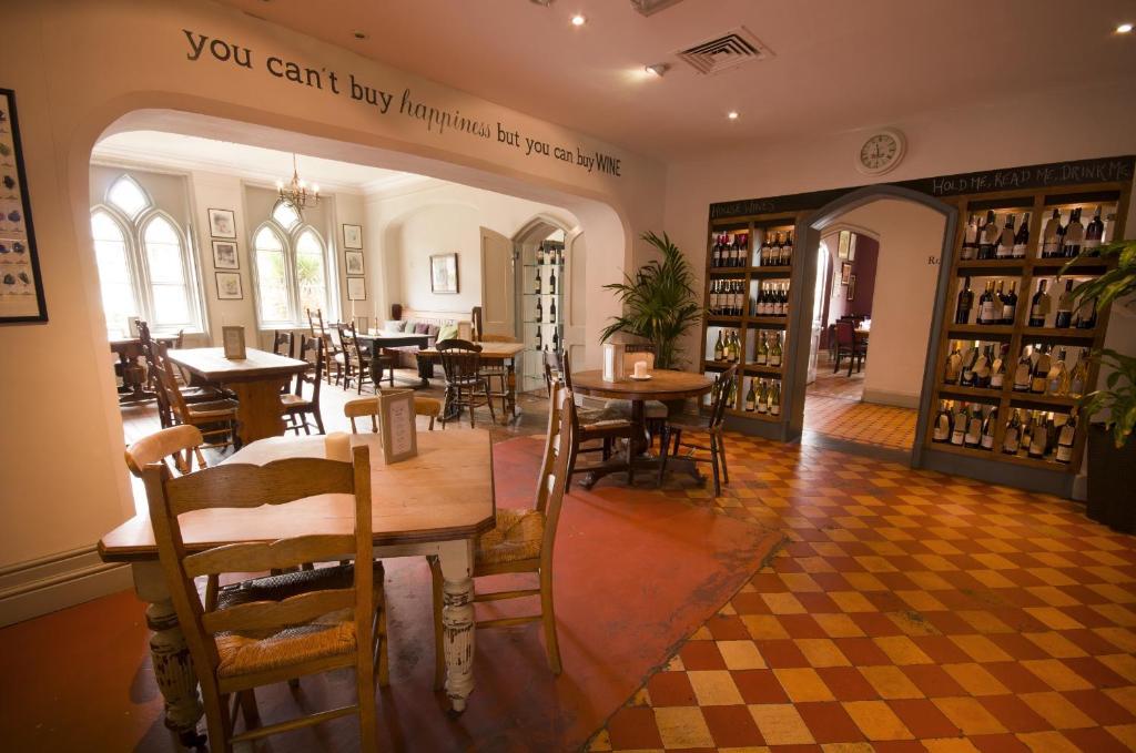 The Corner House 3*