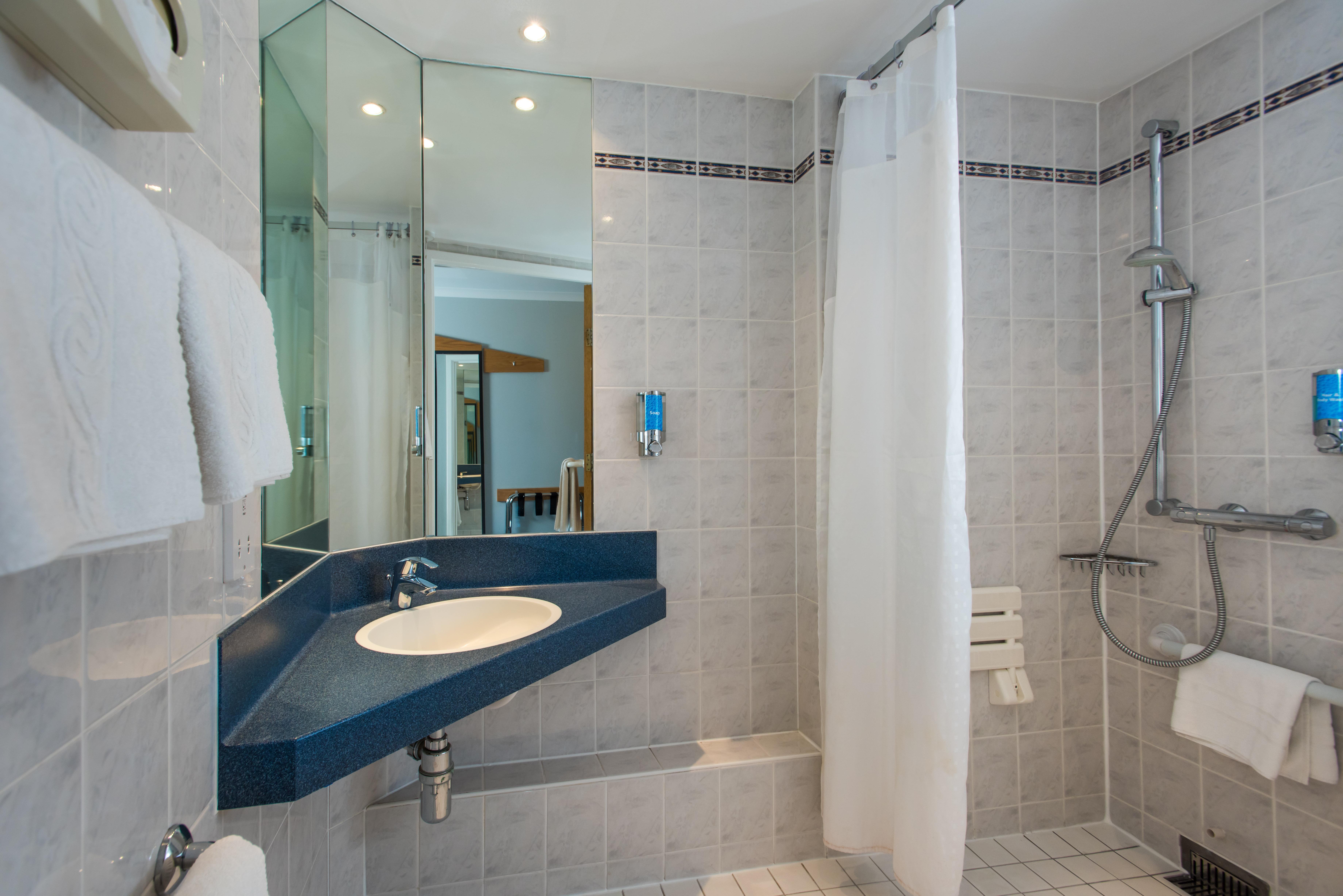 Express East By Ihg Hotel 3*