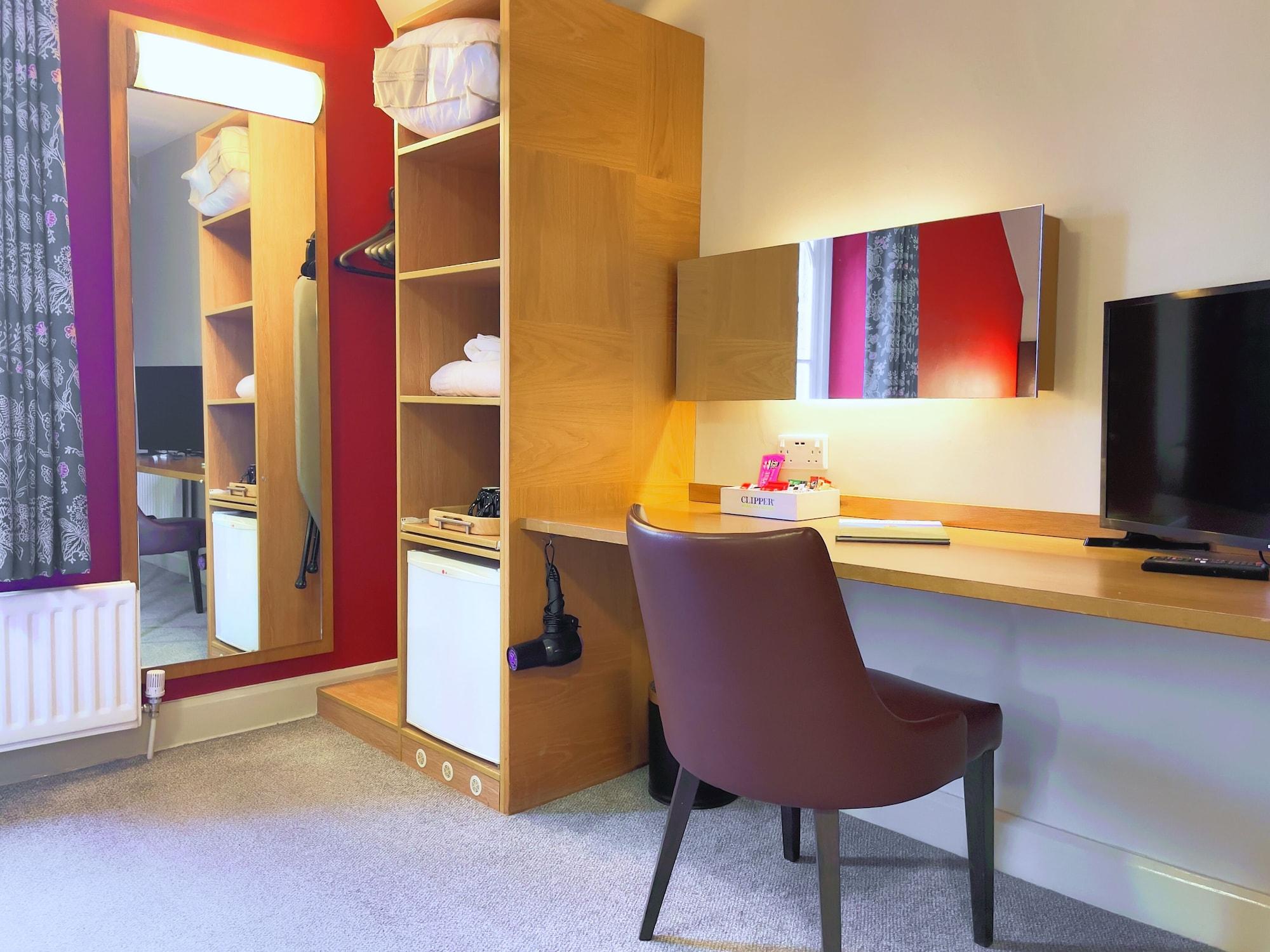 The Corner House Hotel 3*