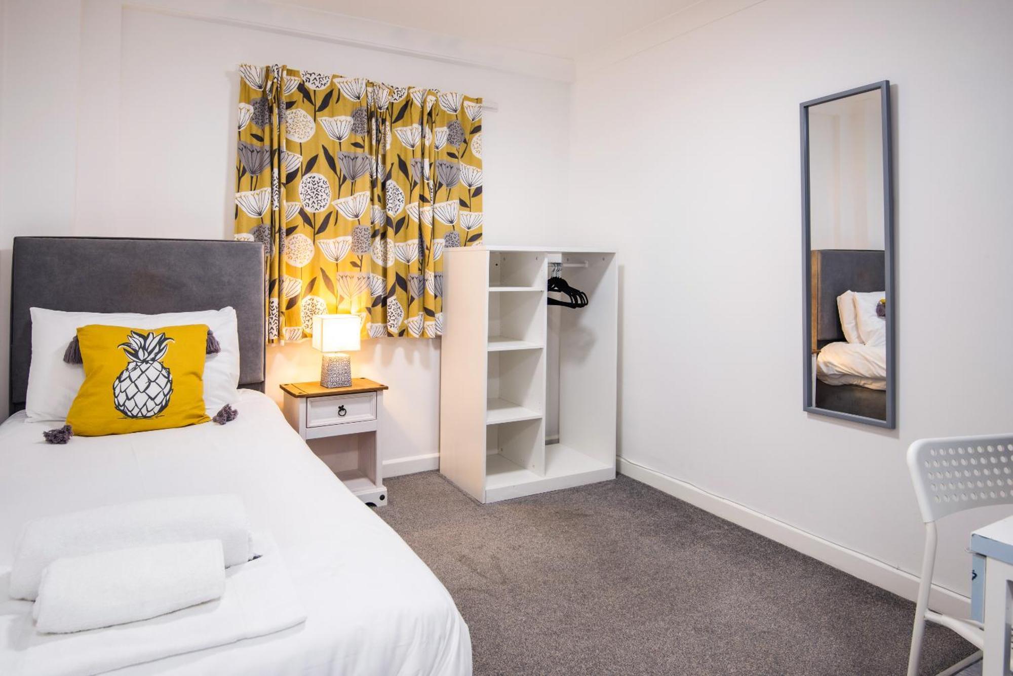 Royal Ashton Townhouse - Taunton