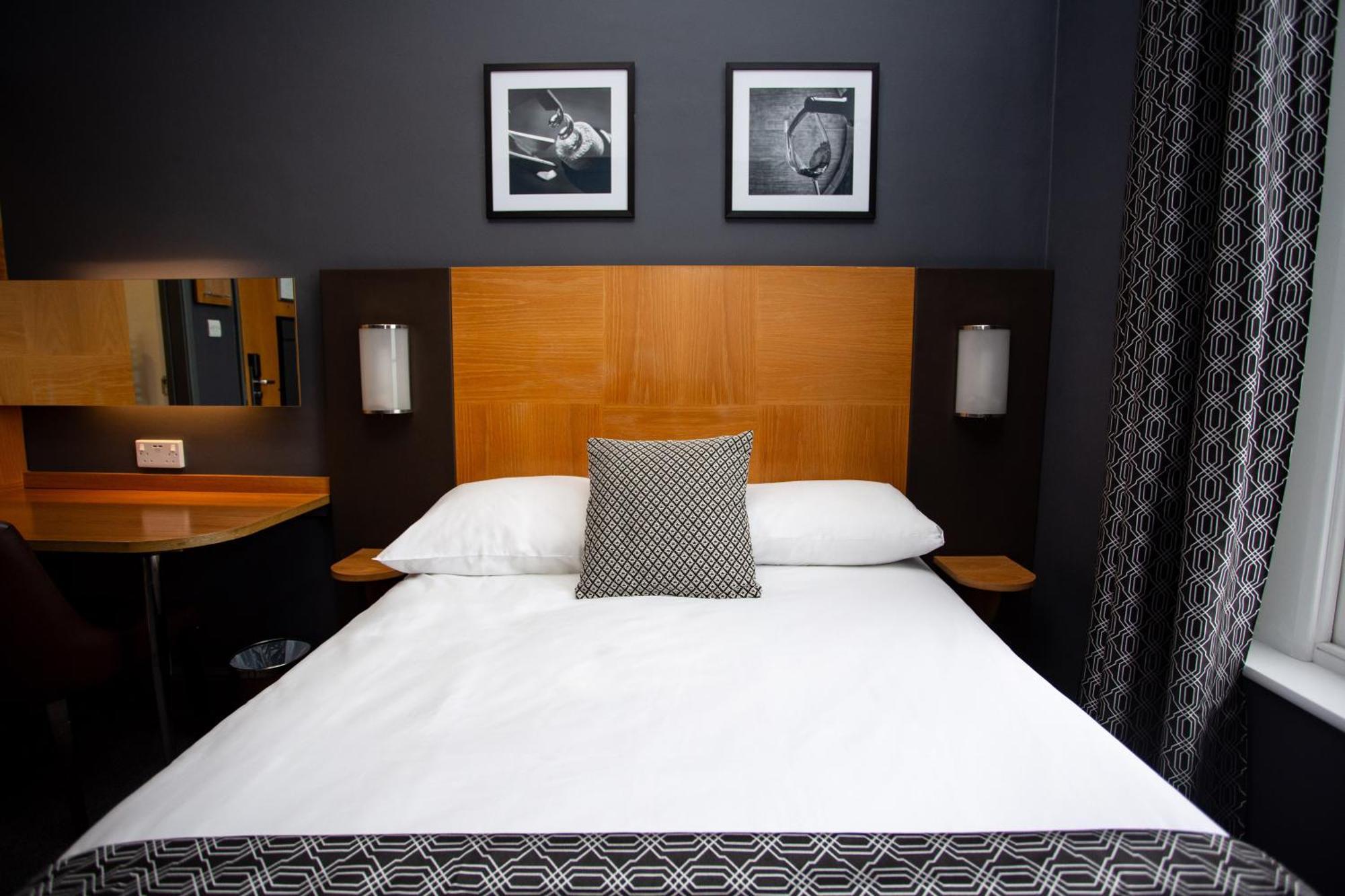 The Corner House 3*