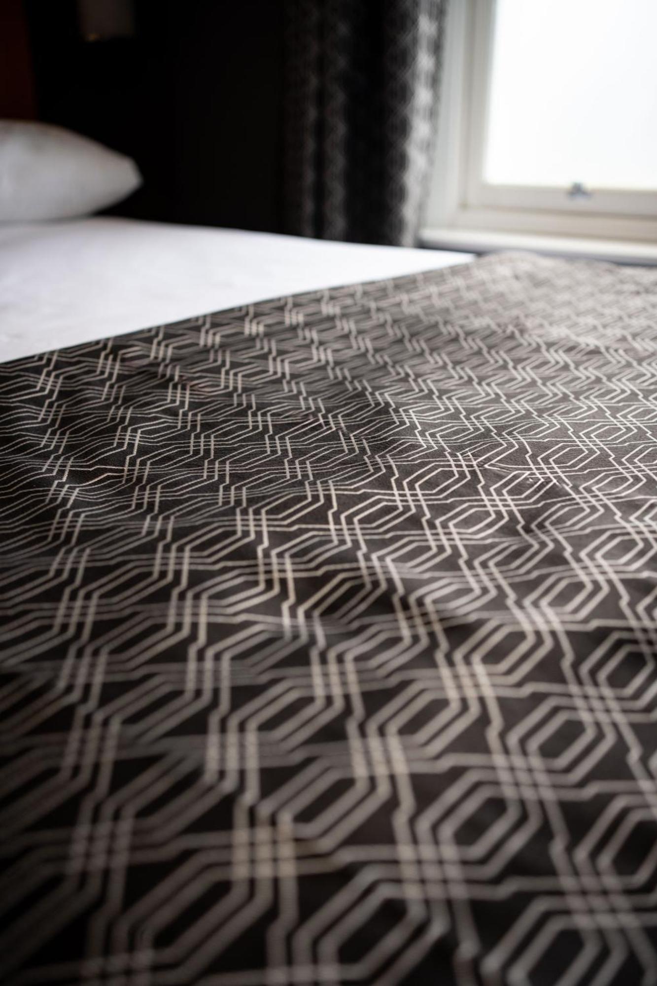 The Corner House Hotel 3*