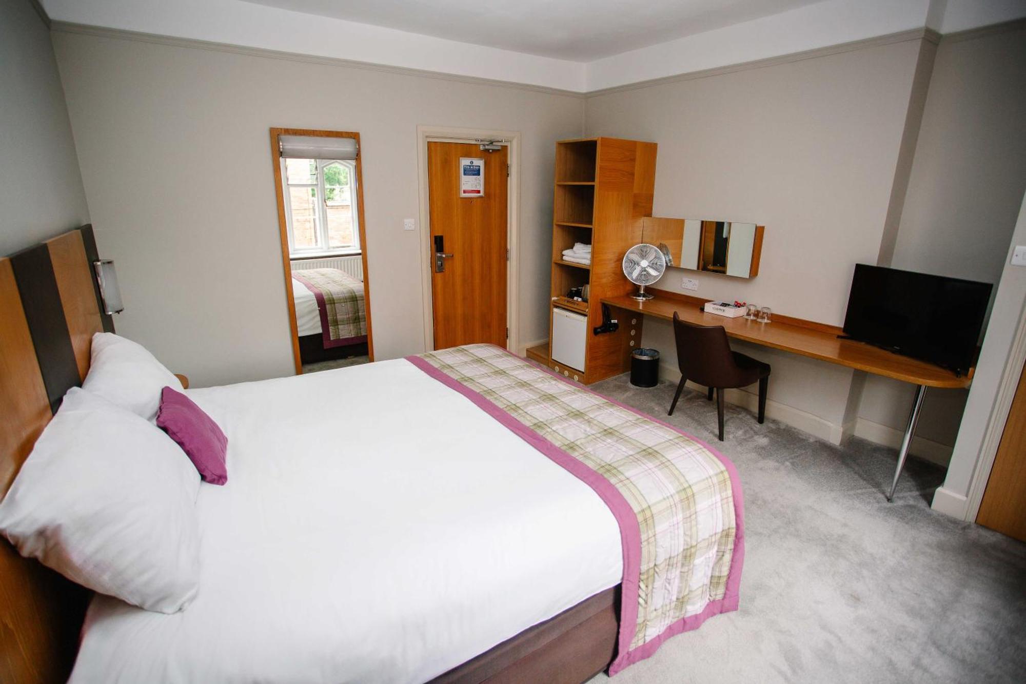 Hotel The Corner House 3*