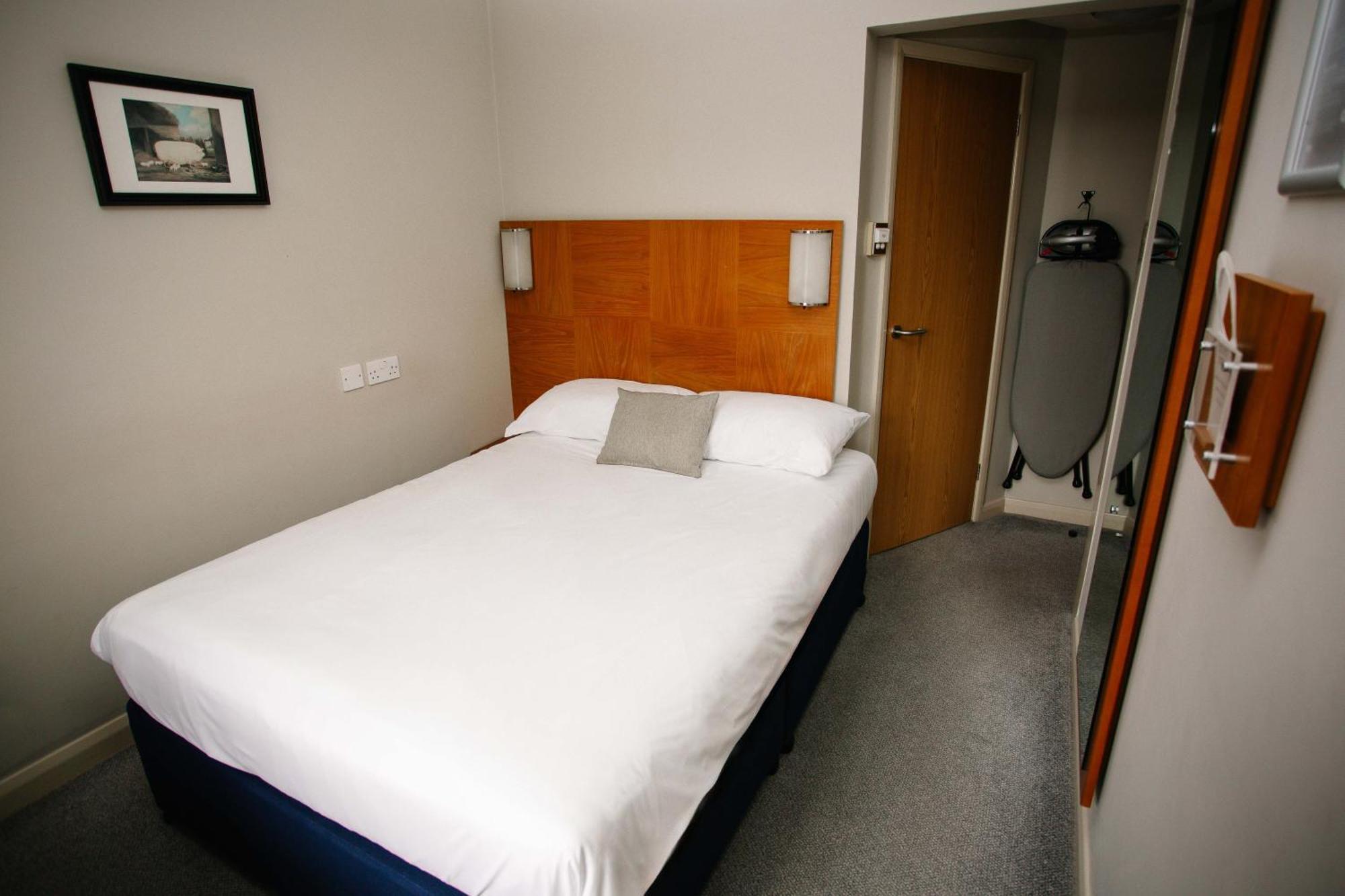 The Corner House Hotel 3*