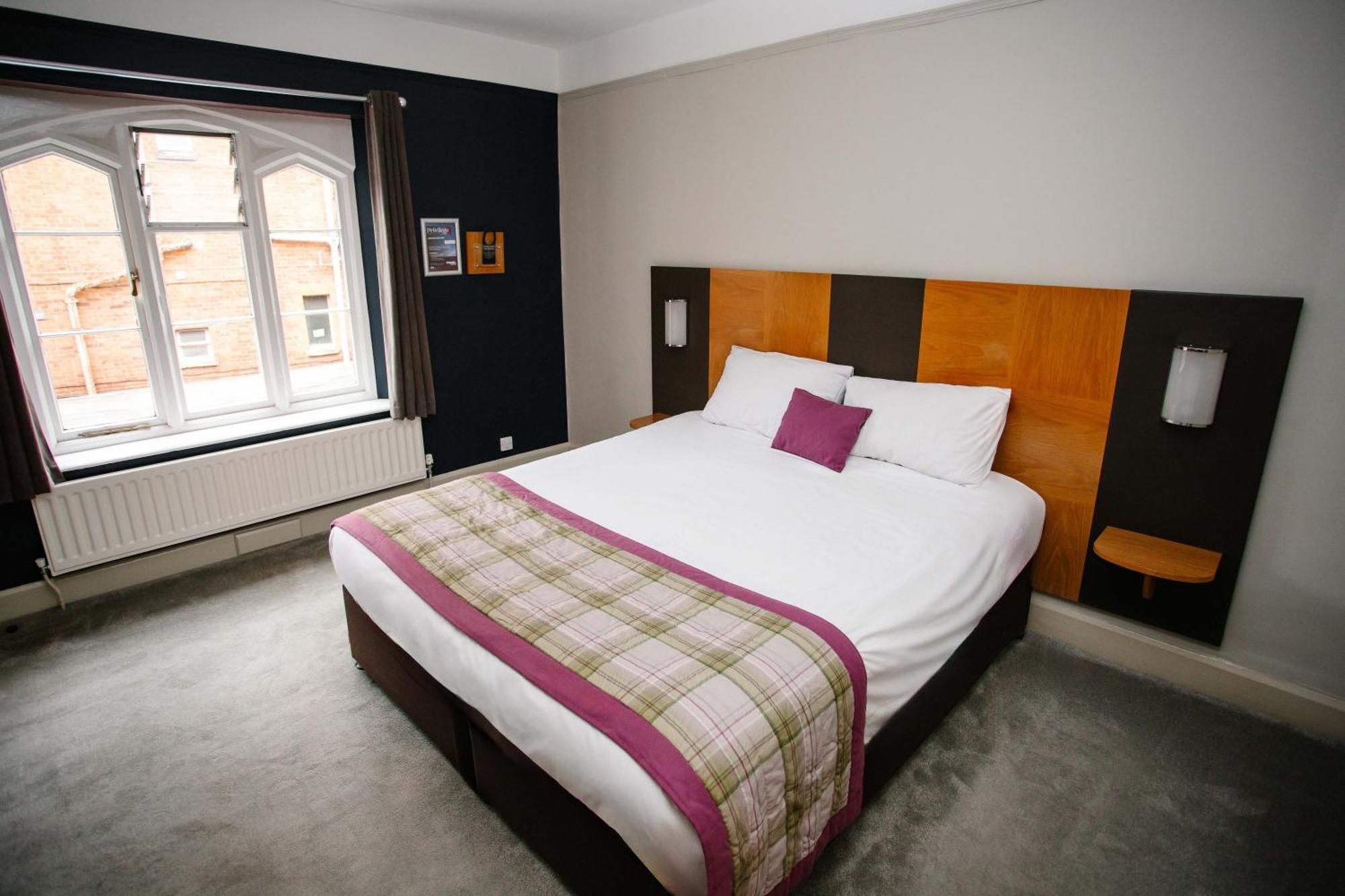 The Corner House 3*