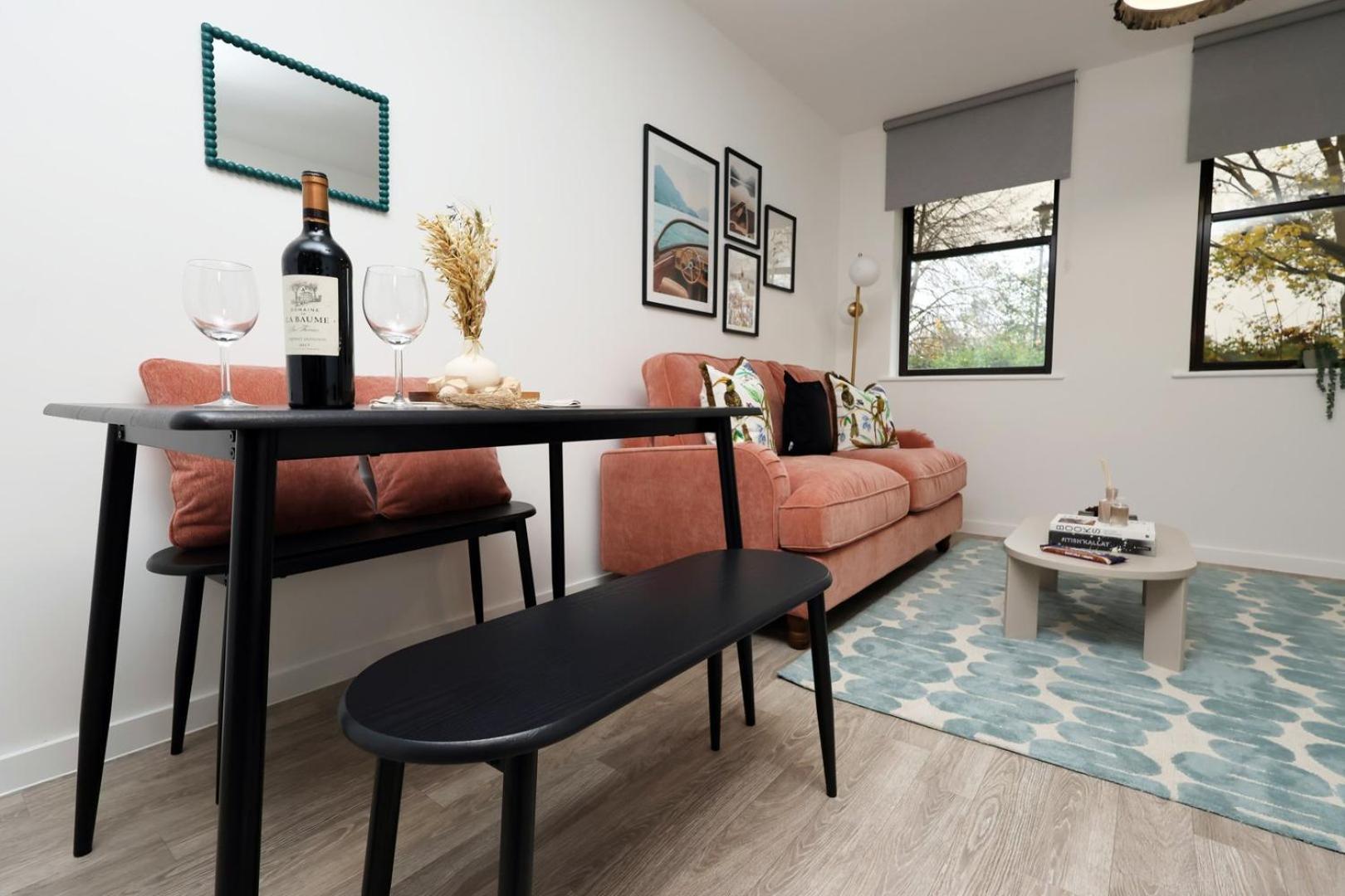 Sleek 1-bed In Core Taunton