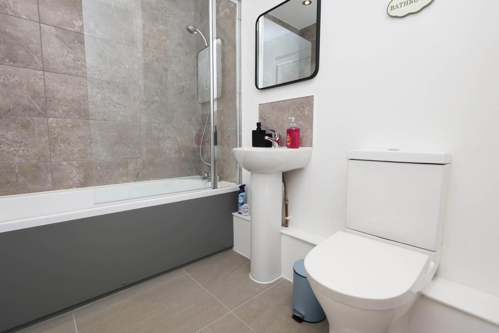 Sleek 1-bed In Core Taunton