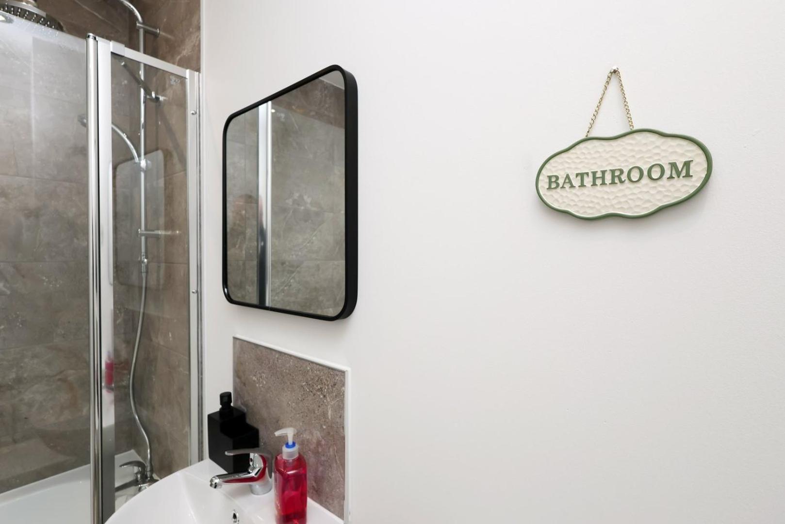 Sleek 1-bed In Core Apartment Taunton