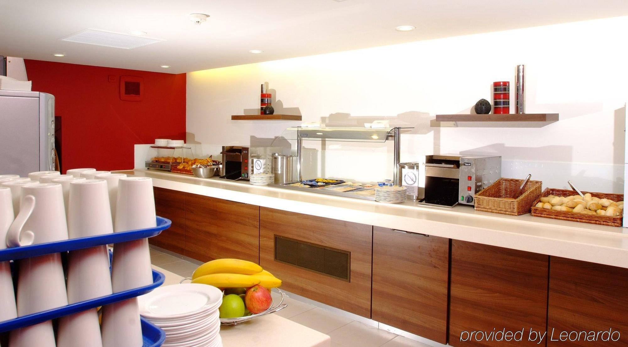 Express East By Ihg Hotel 3*