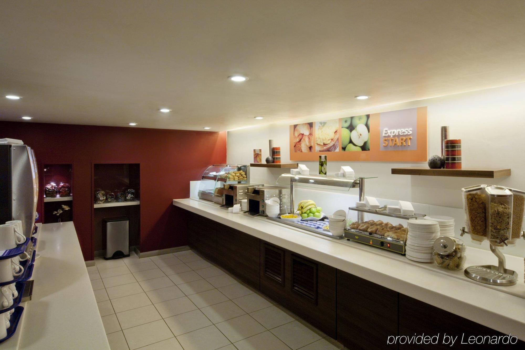 Express East By Ihg Hotel