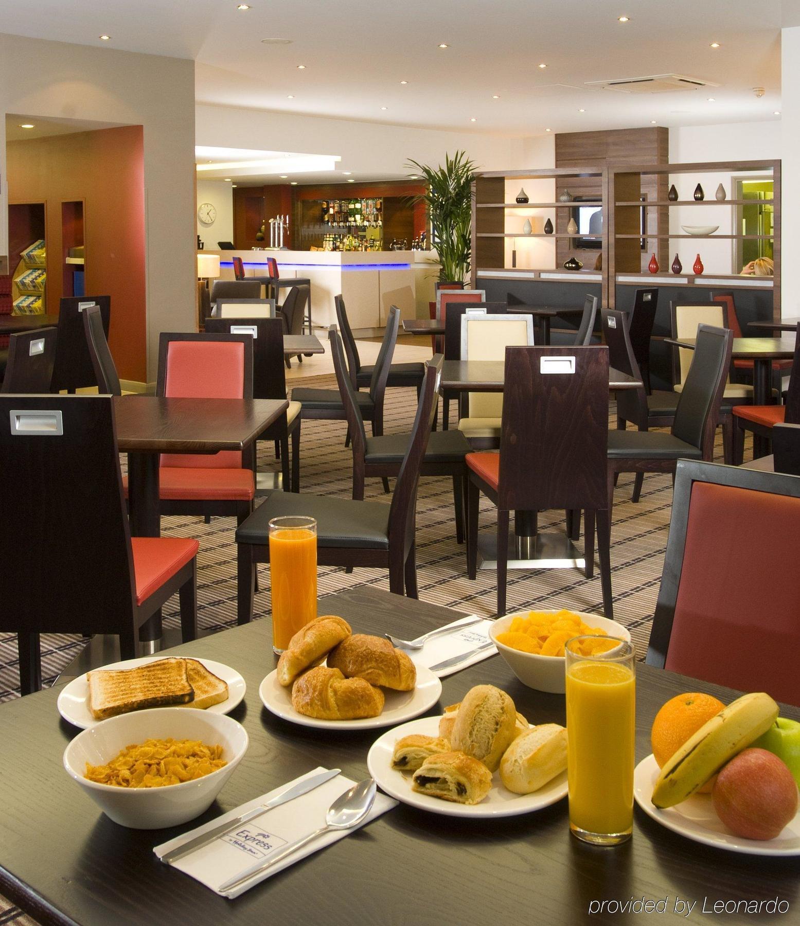 Express East By Ihg Hotel